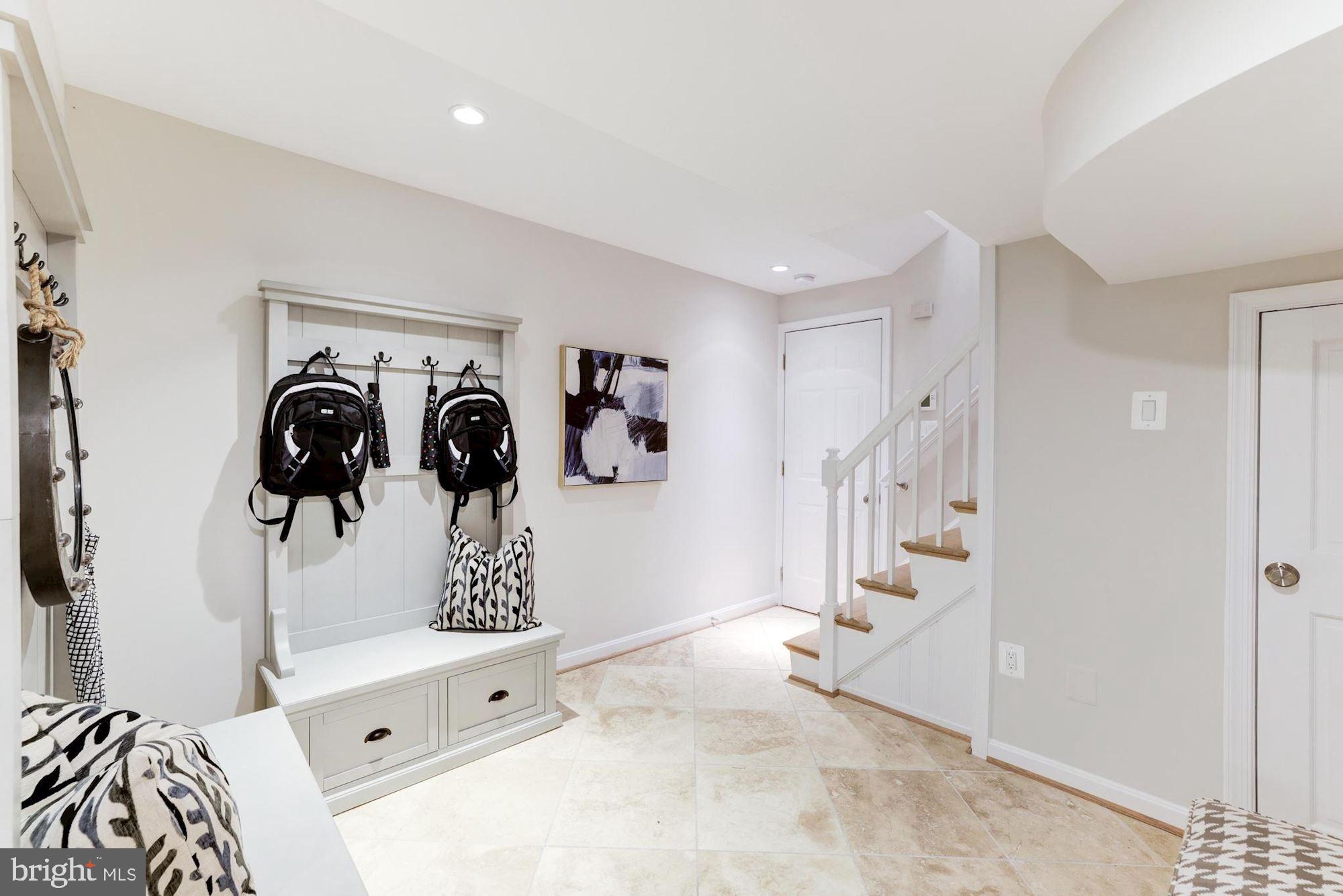 COUNTRY CLUB HILLS - Residential