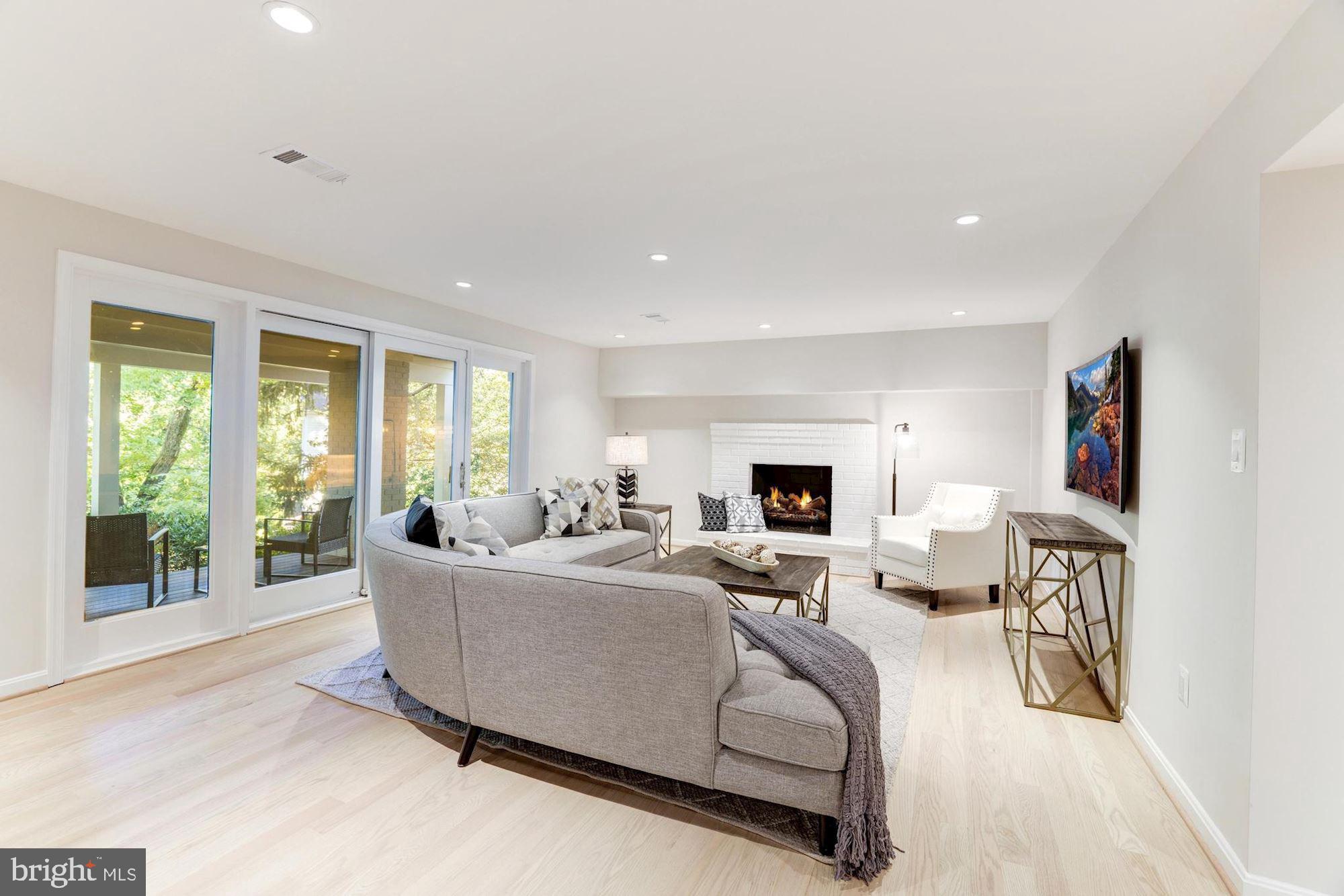 COUNTRY CLUB HILLS - Residential