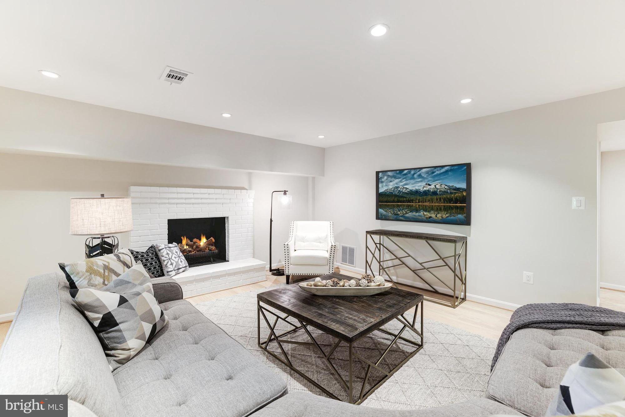 COUNTRY CLUB HILLS - Residential