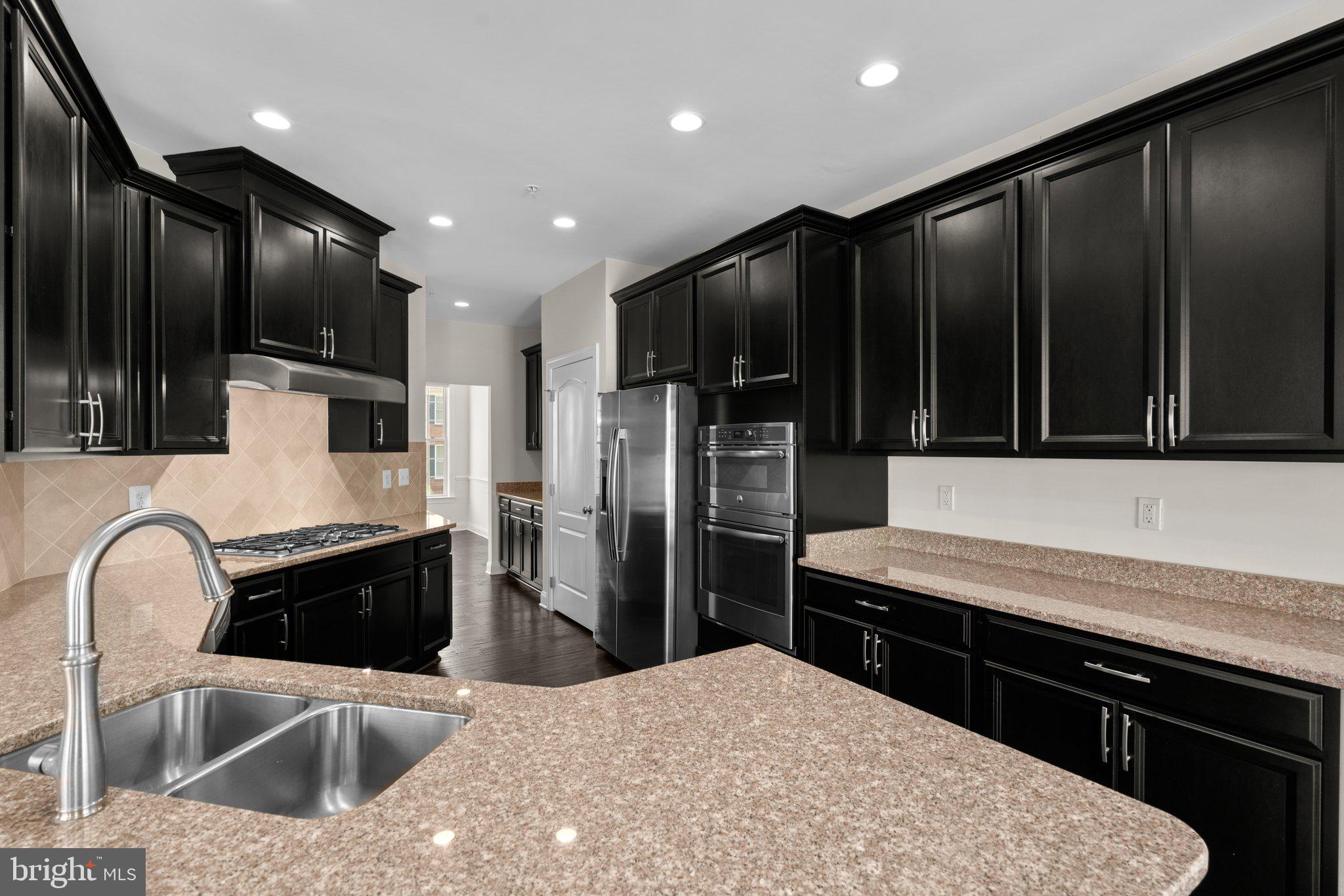 THE ENCLAVE - ARUNDEL PRESERVE - Residential Lease