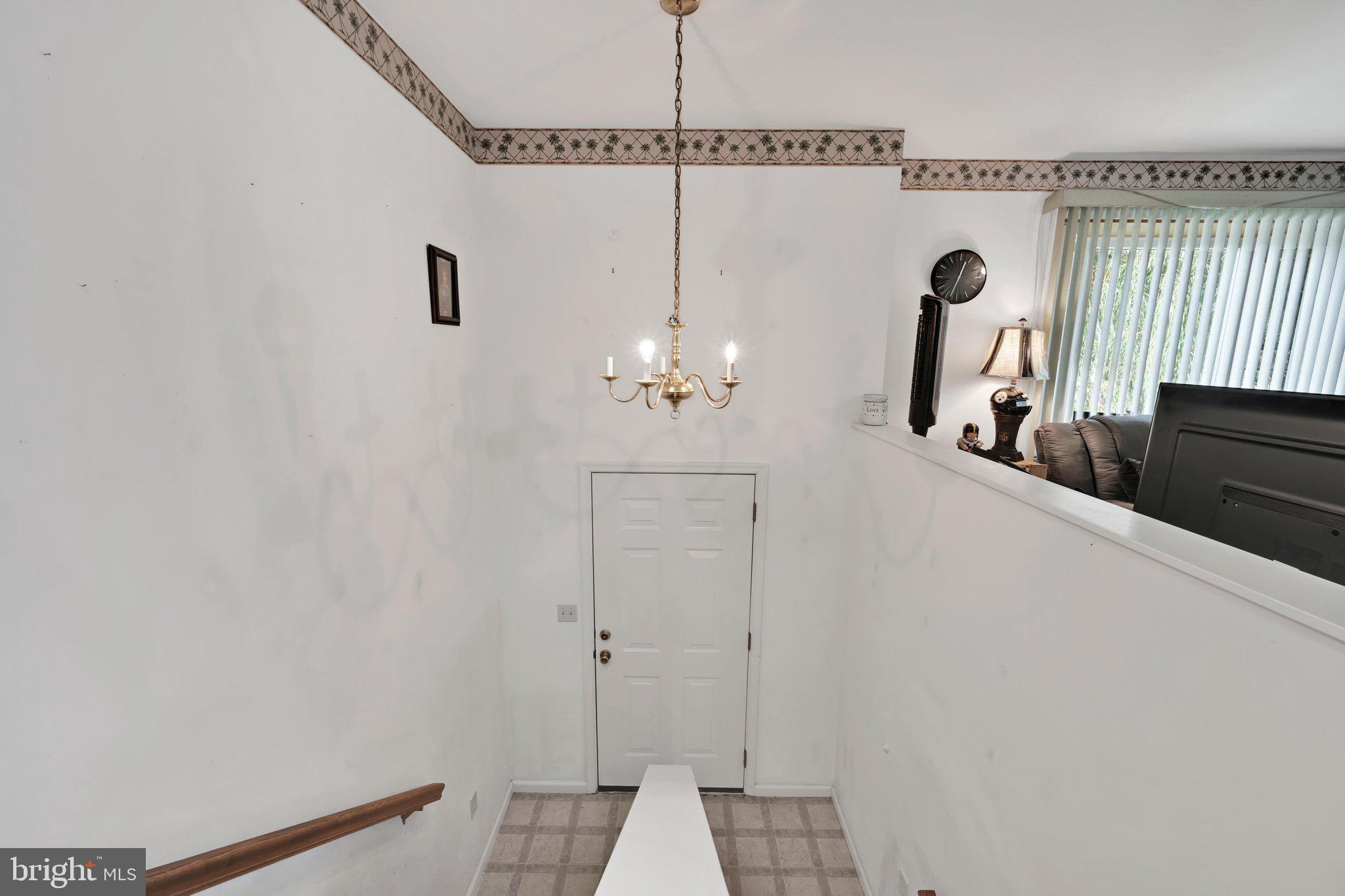 4 EDGEMONT LANE