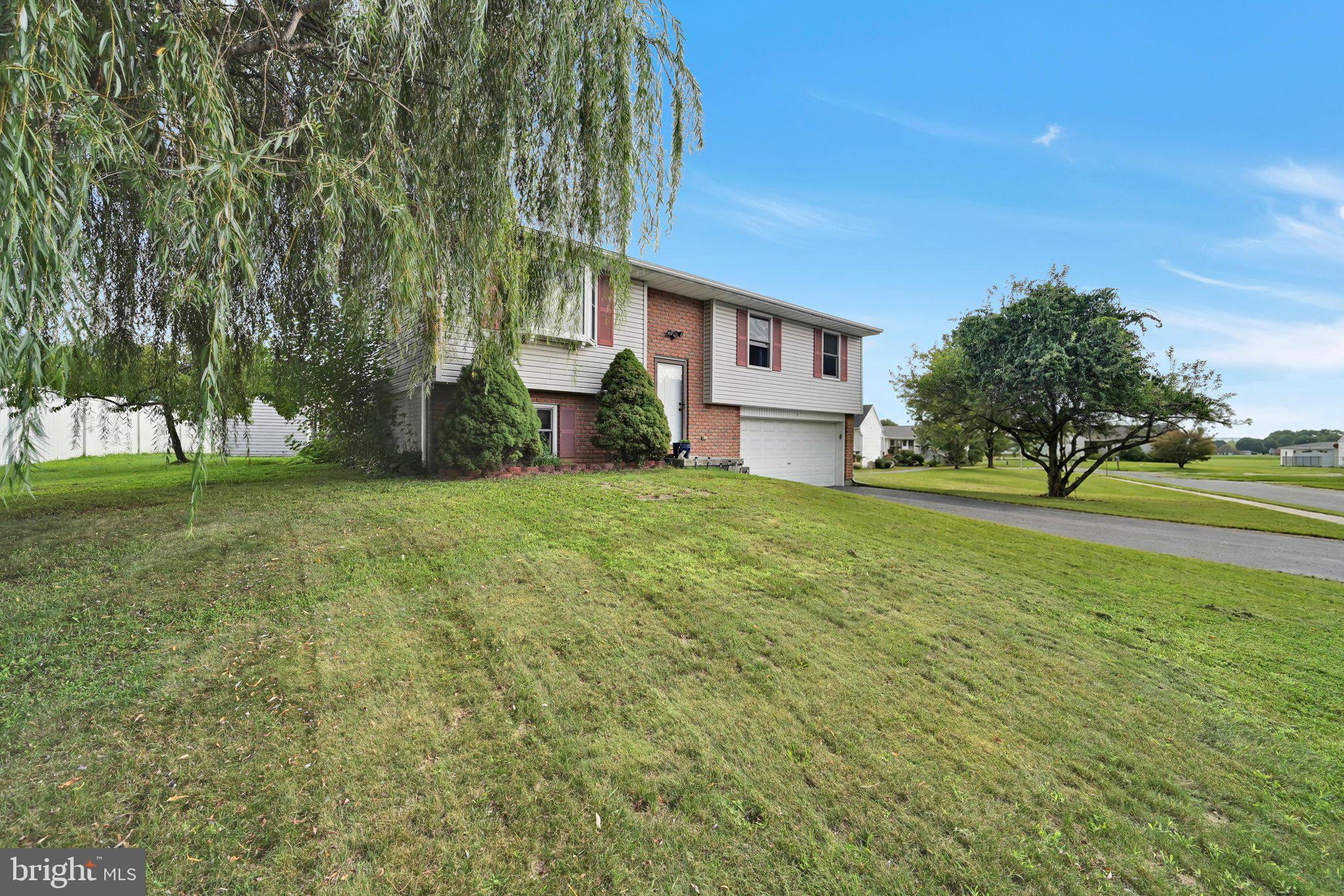 4 EDGEMONT LANE