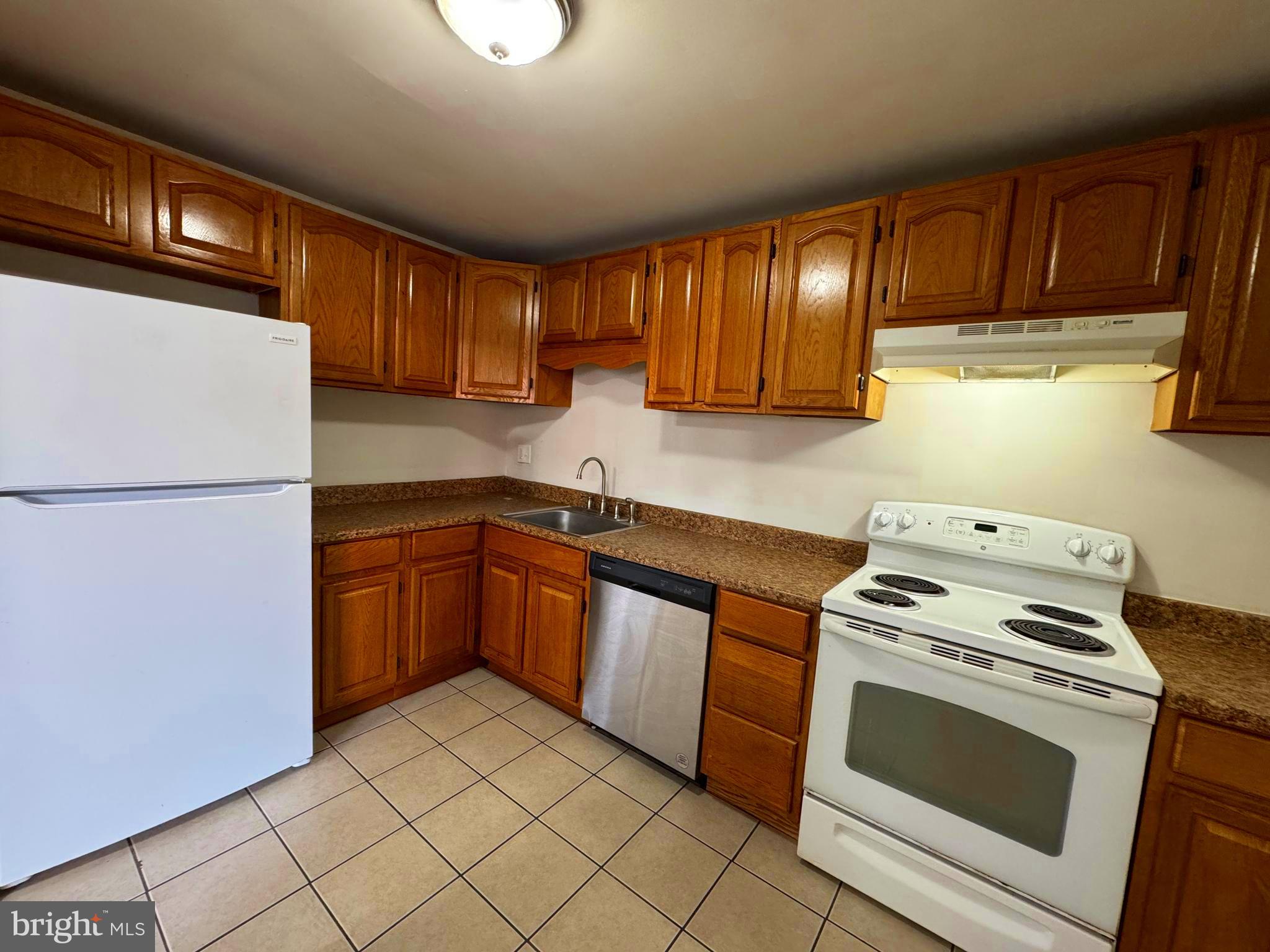 MOORES MILL MANOR - Residential