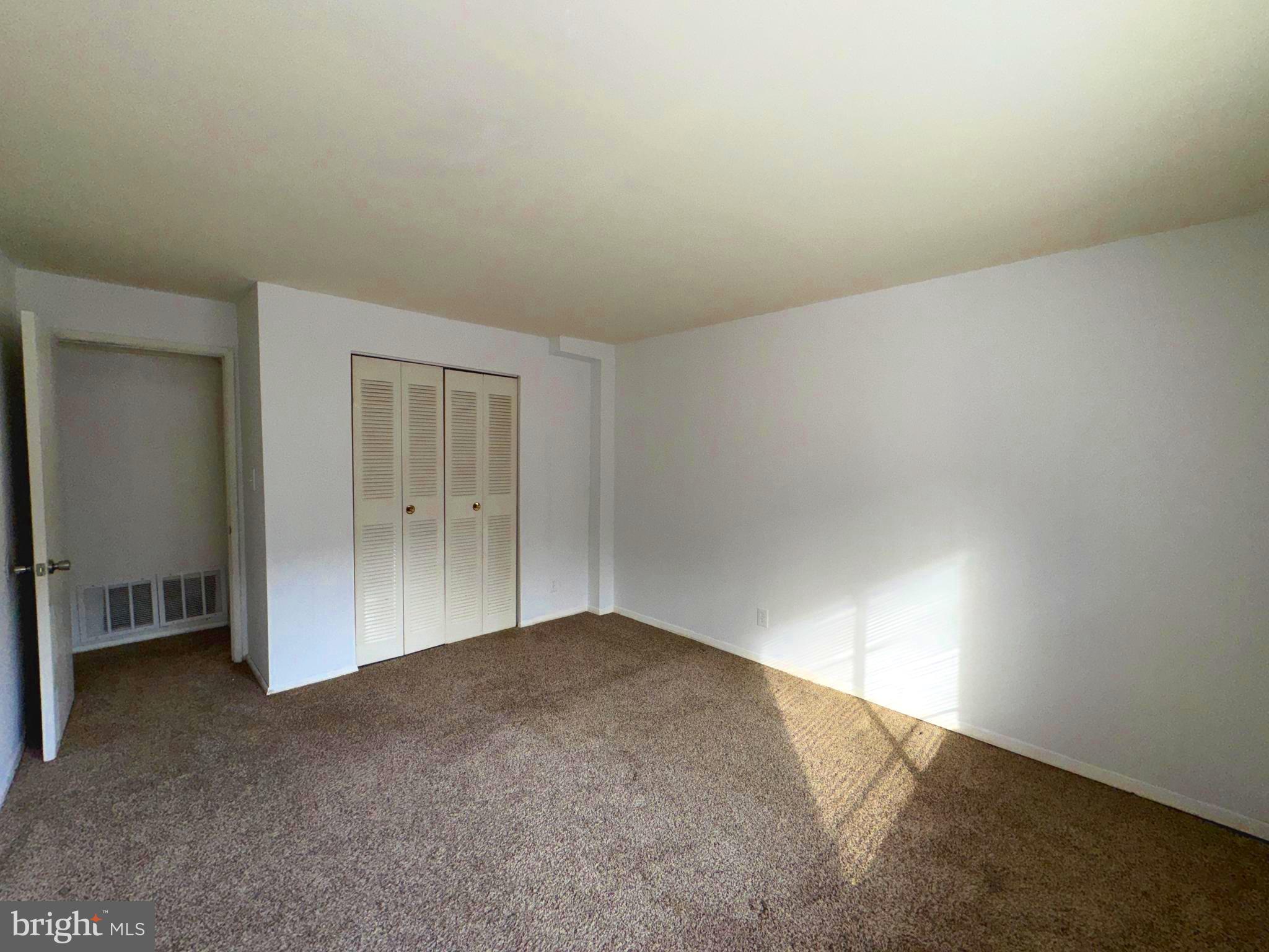 MOORES MILL MANOR - Residential