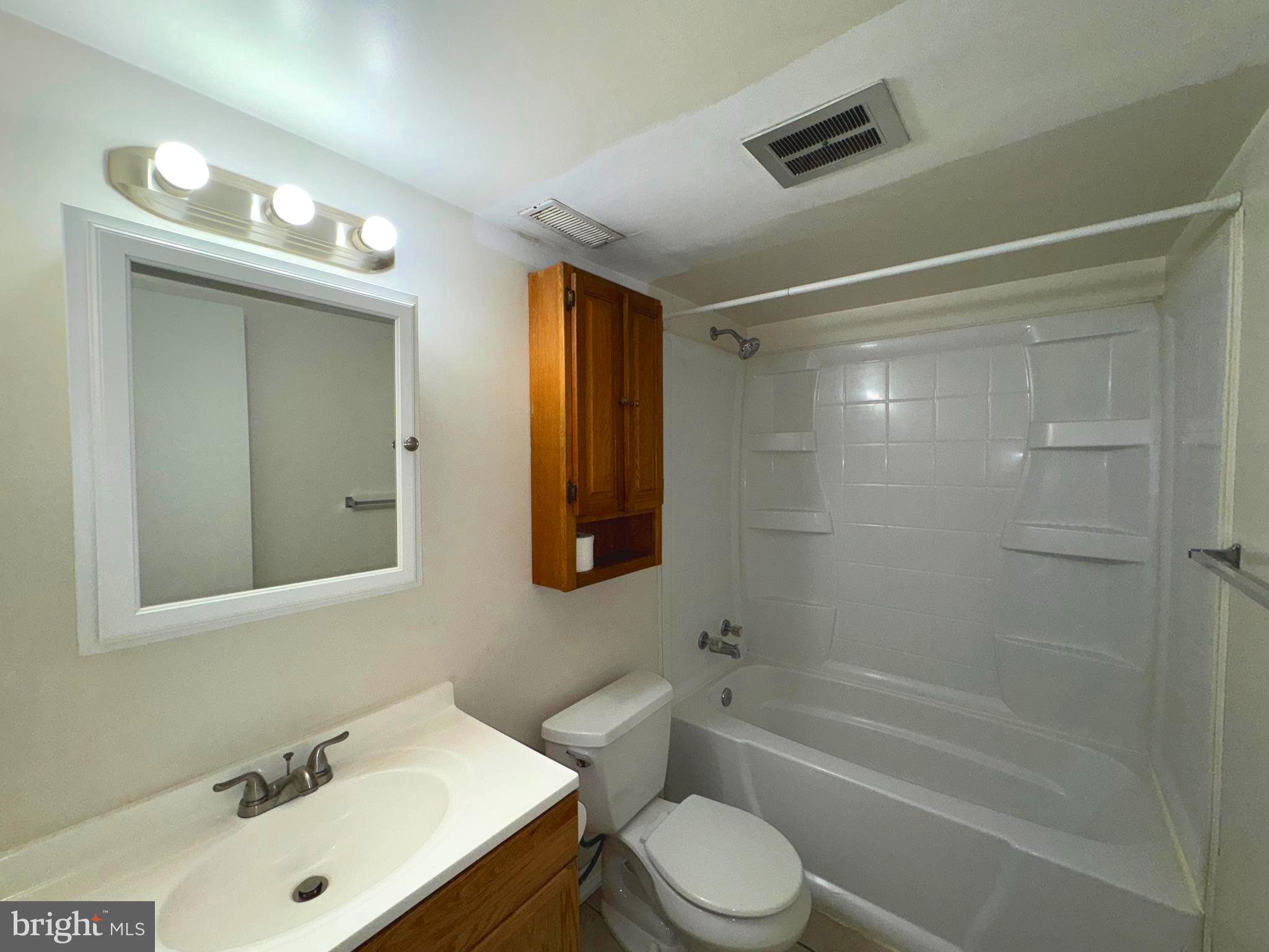 MOORES MILL MANOR - Residential