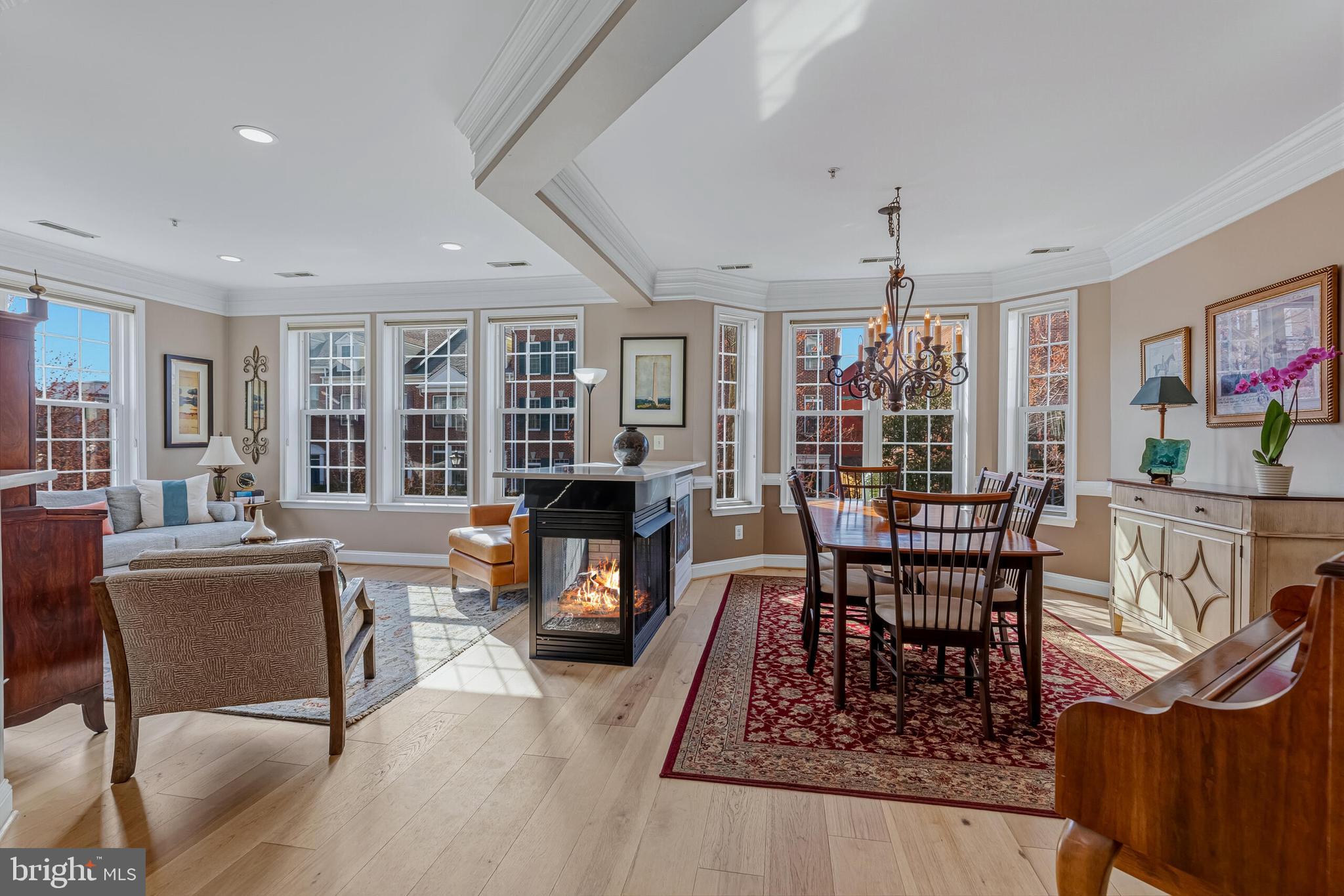 828 SLATERS LANE 206