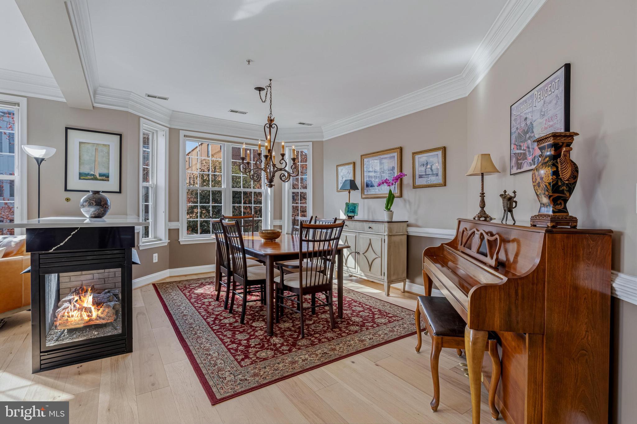 828 SLATERS LANE 206