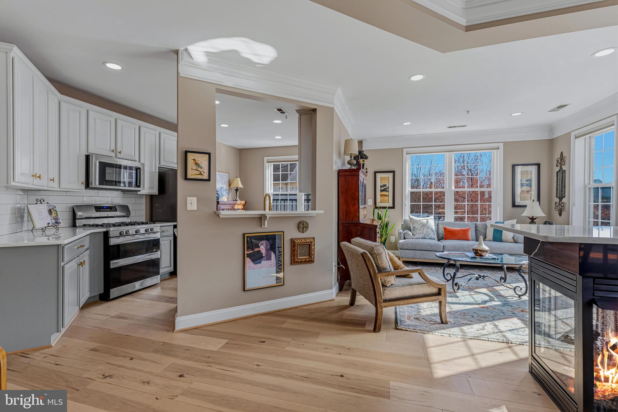 828 SLATERS LANE 206