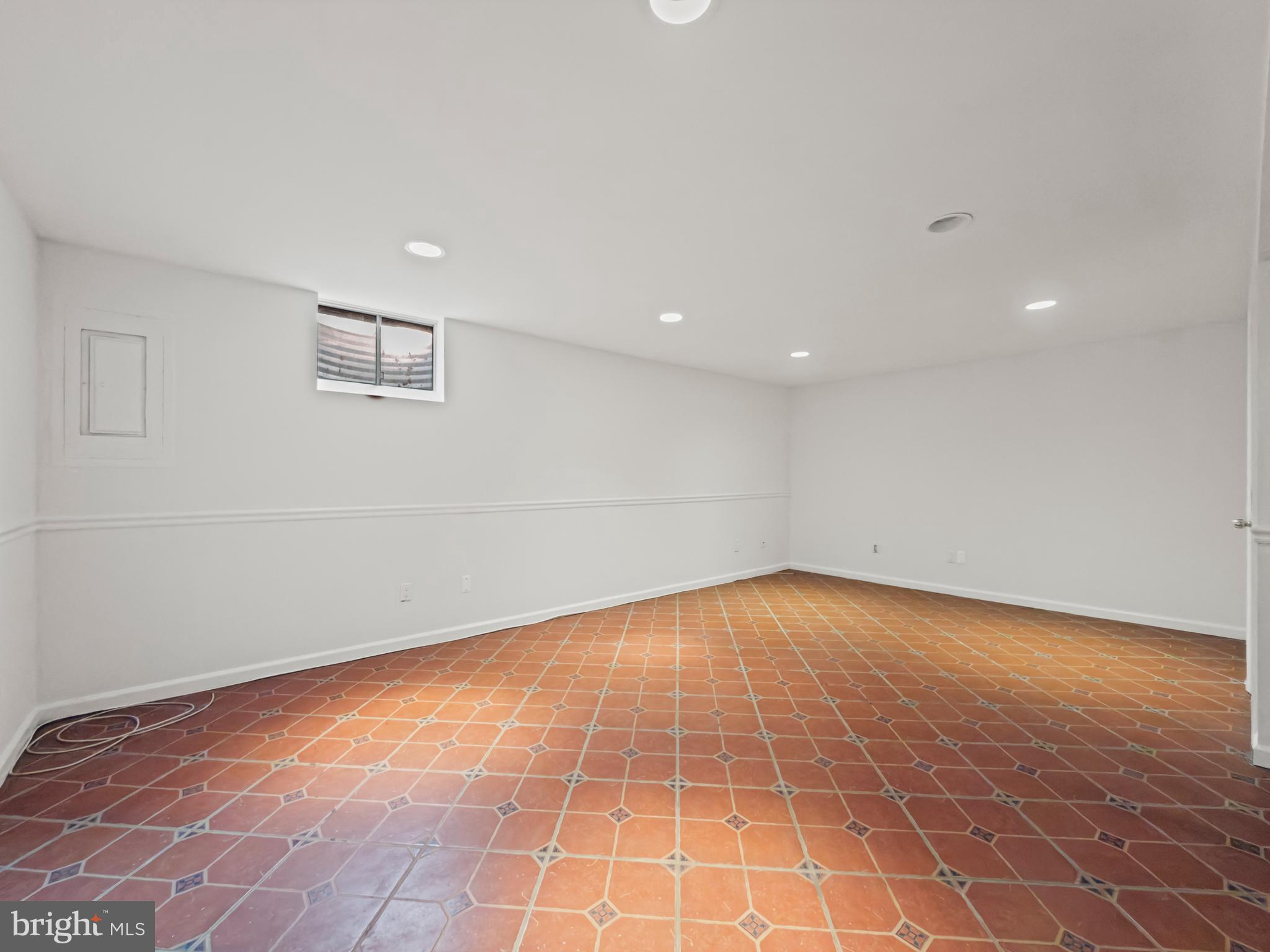 SHADOW OAK - Residential