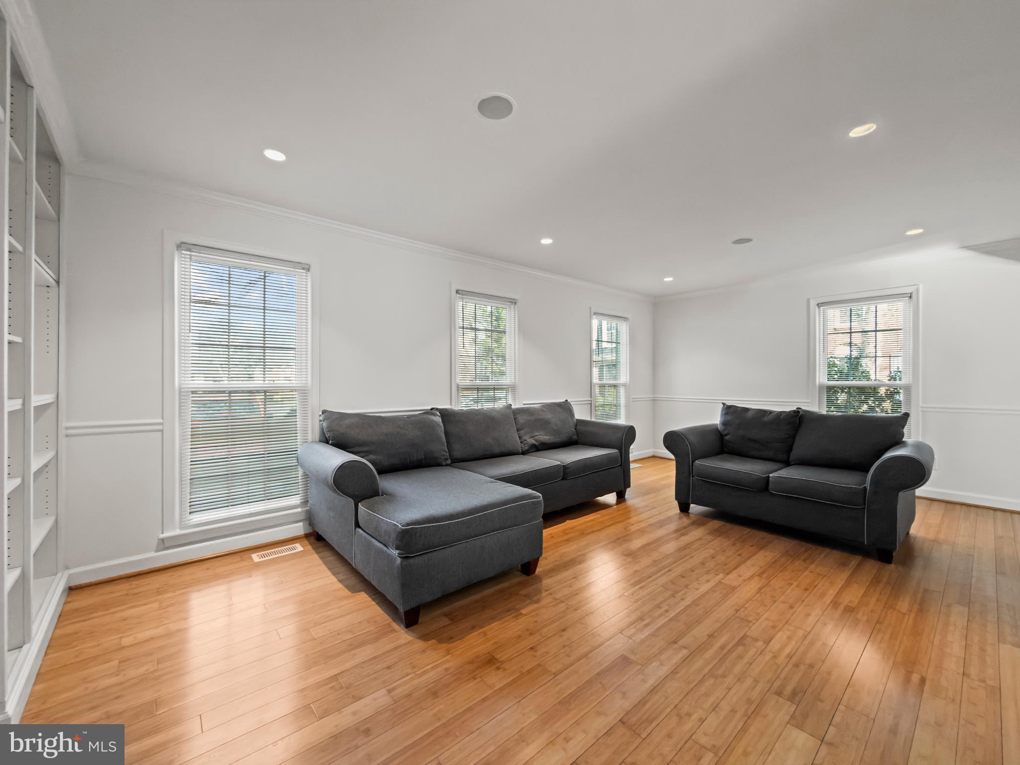 SHADOW OAK - Residential