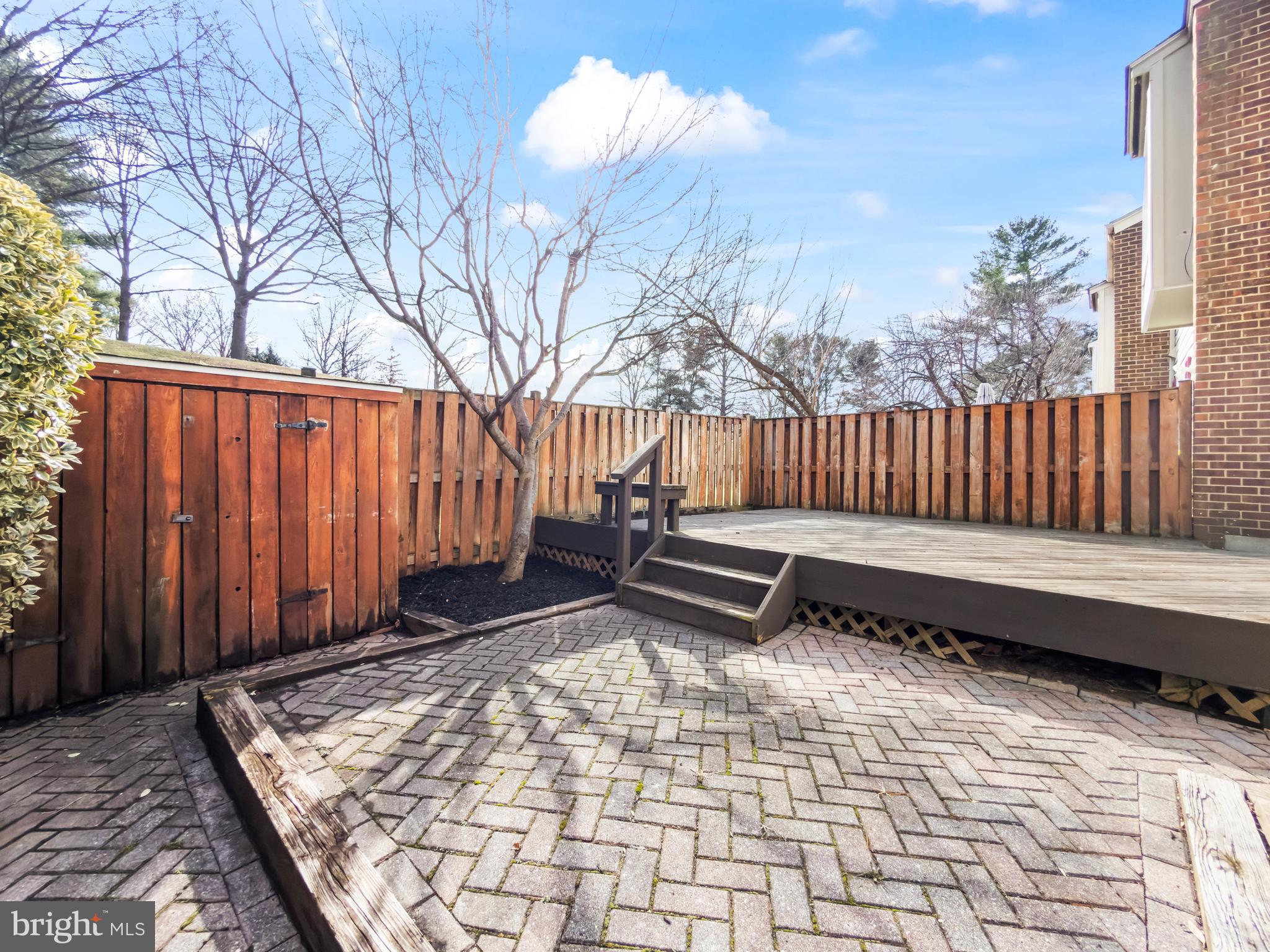 SHADOW OAK - Residential