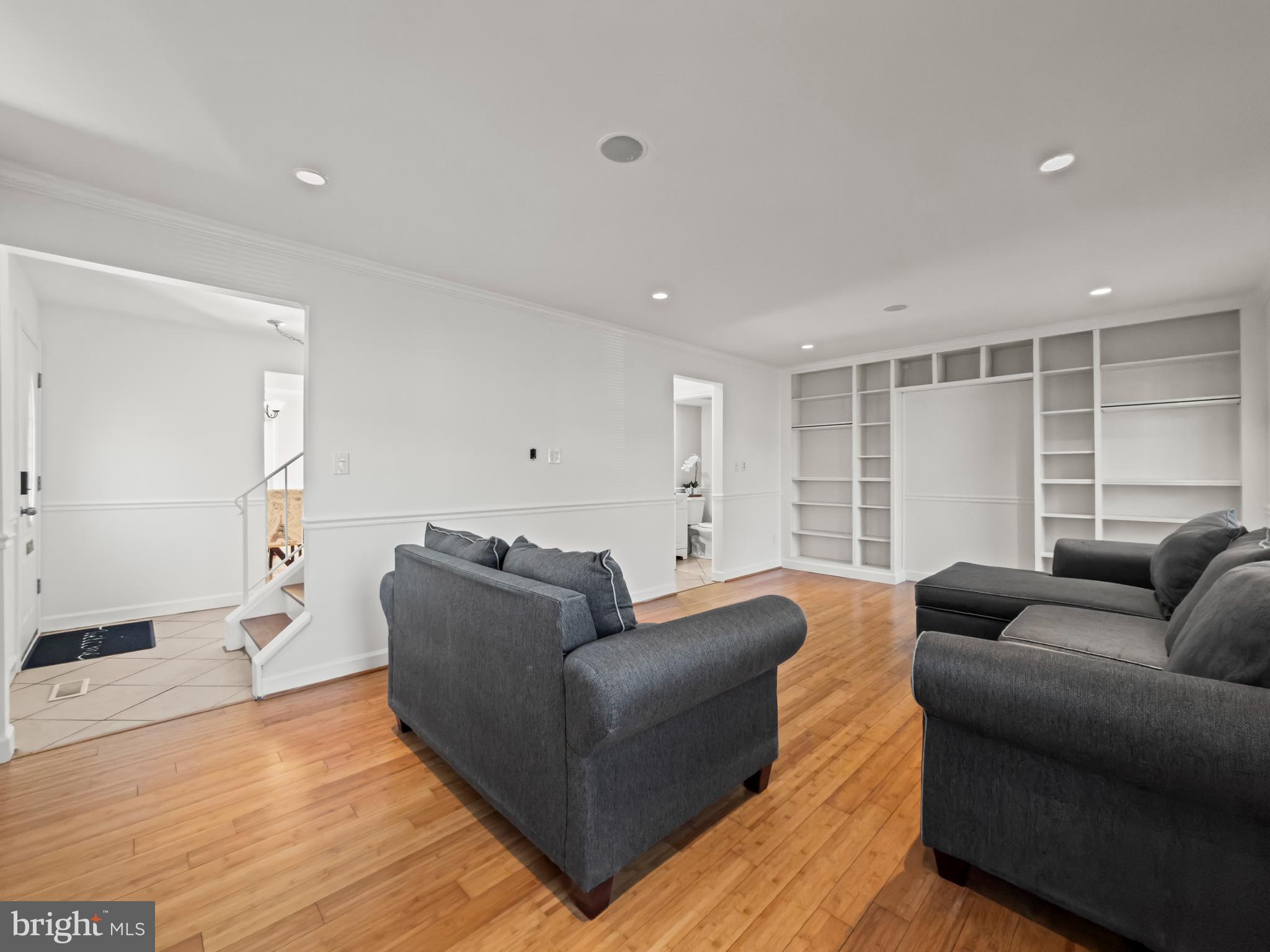 SHADOW OAK - Residential