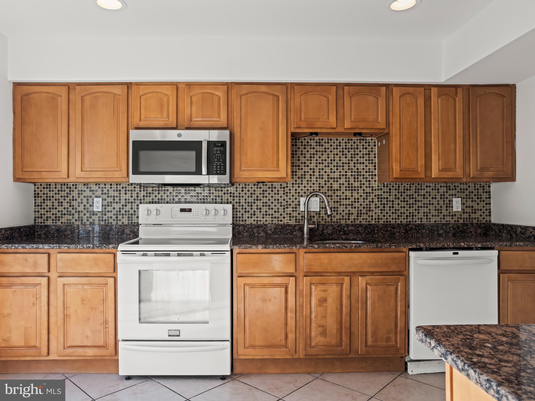 SHADOW OAK - Residential