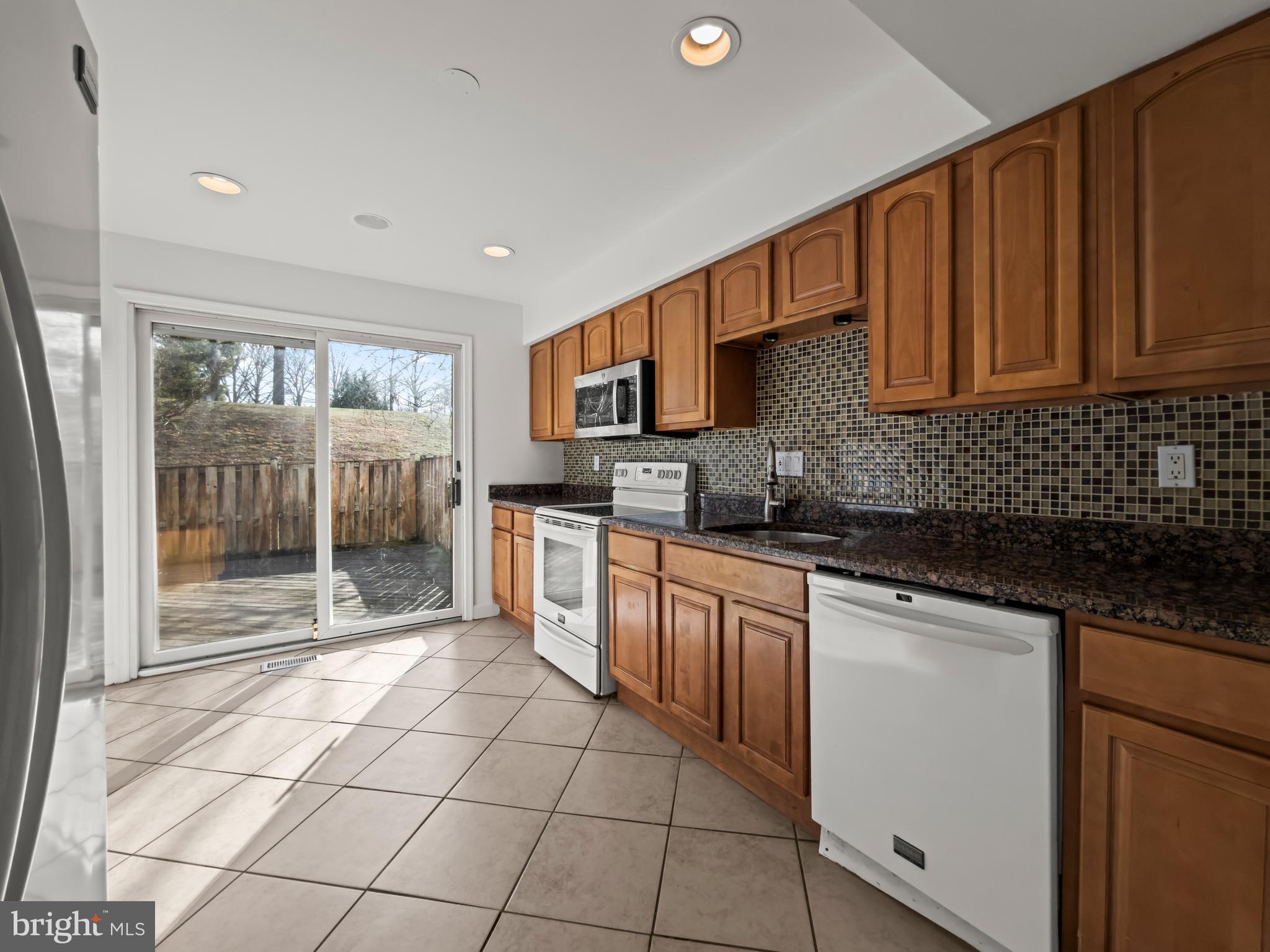 SHADOW OAK - Residential