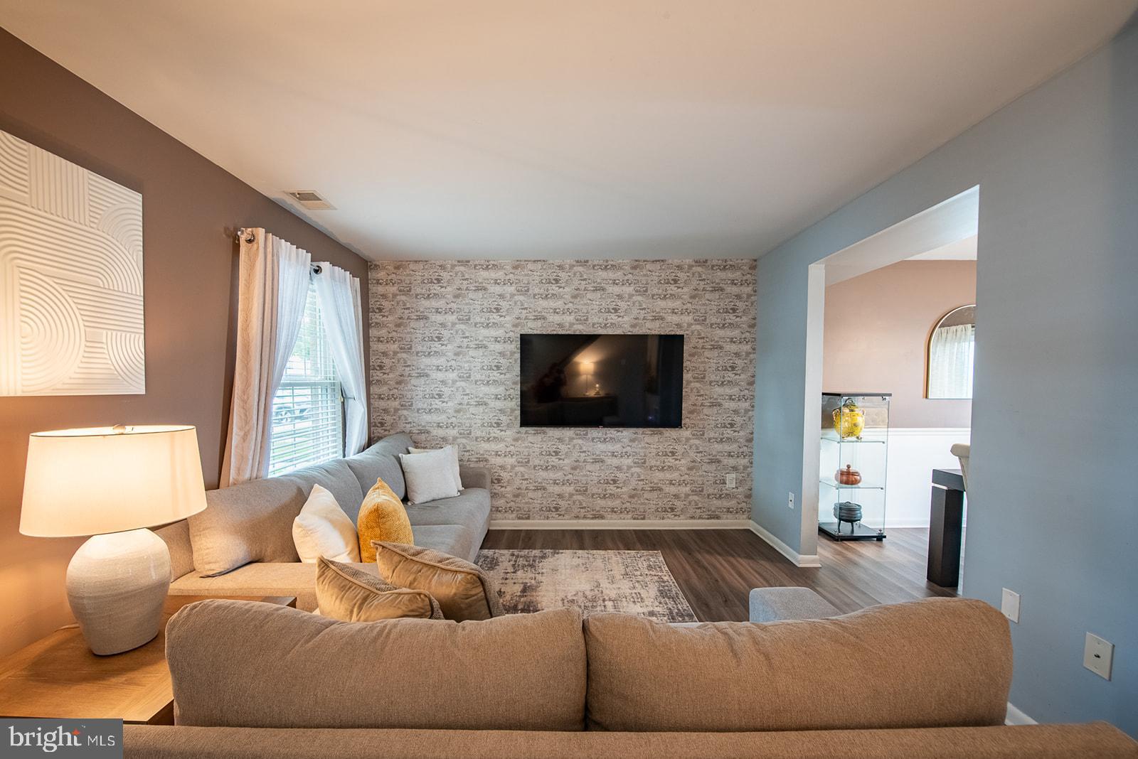 72 LEXTON DRIVE 72