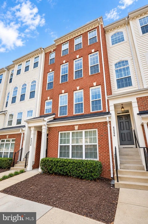 Townhouse For Rent - 42228 Terrazzo Terrace #411<br/> ALDIE, VA 20105