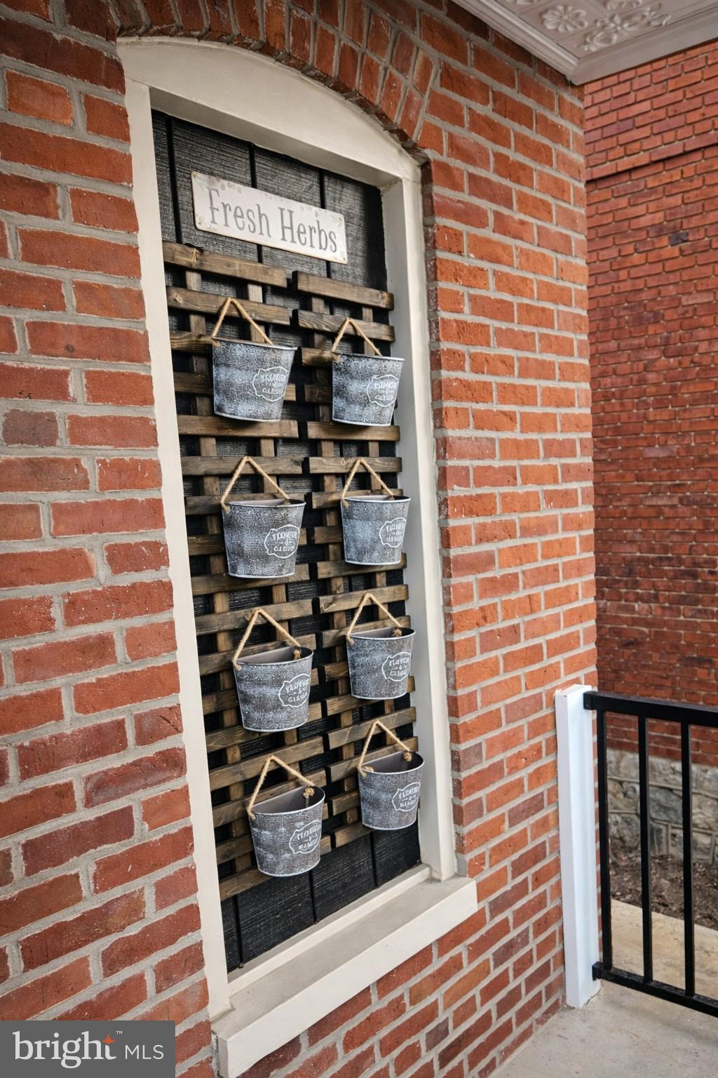 WEST SIDE - Residential