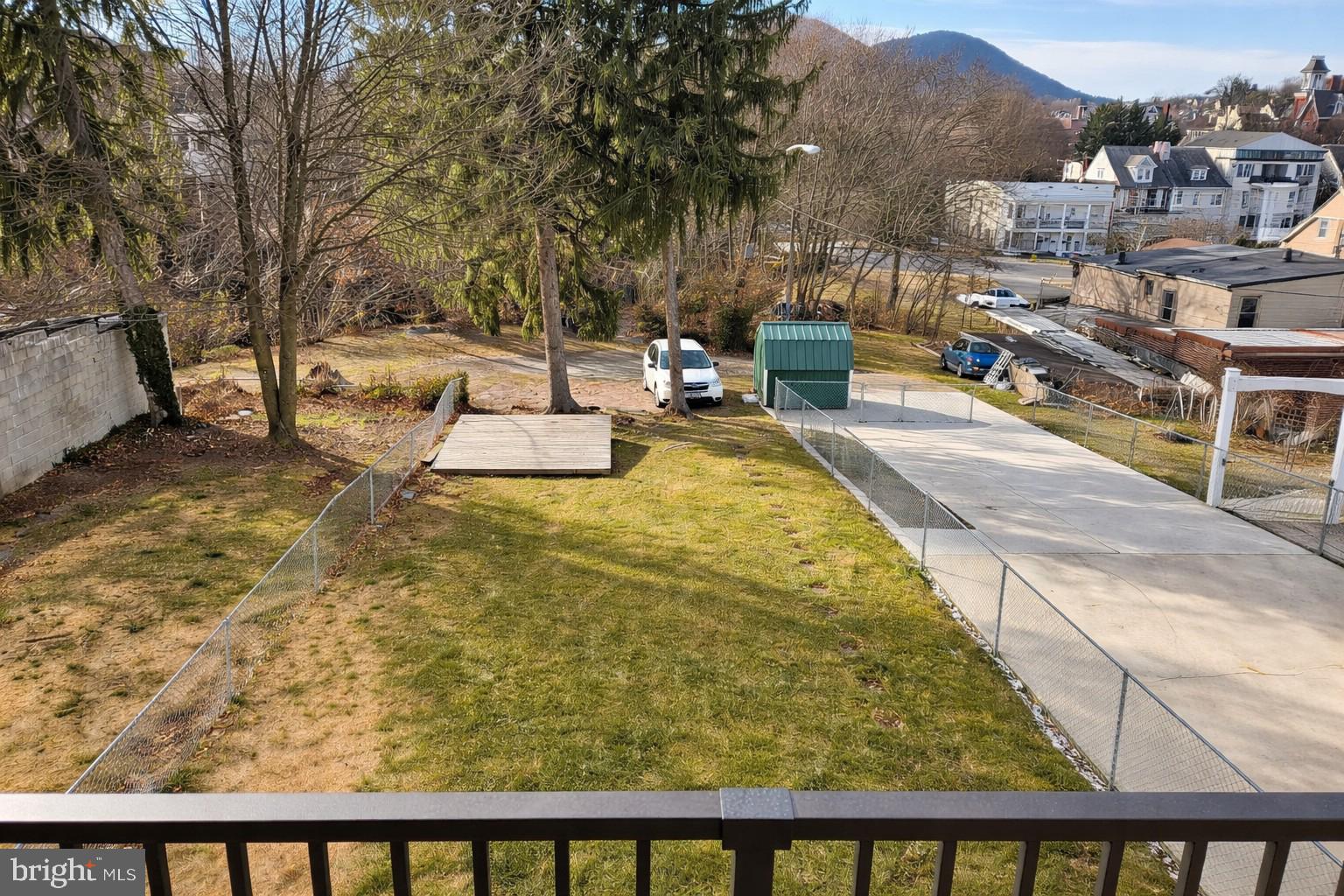 WEST SIDE - Residential