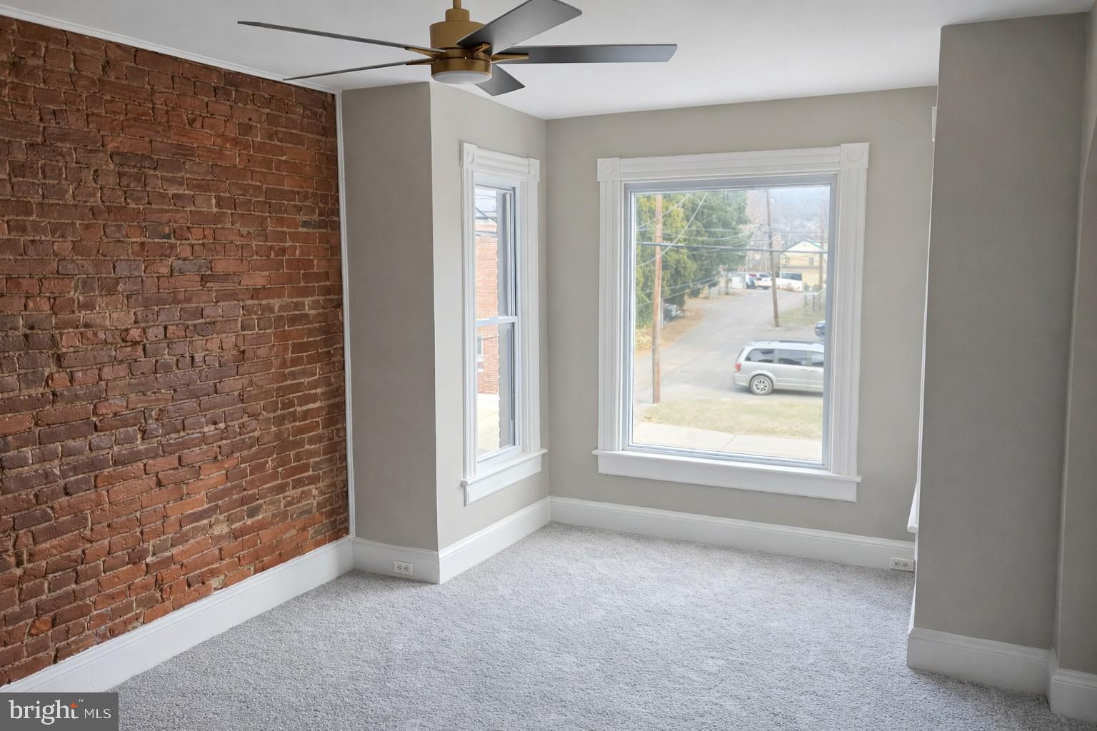 WEST SIDE - Residential