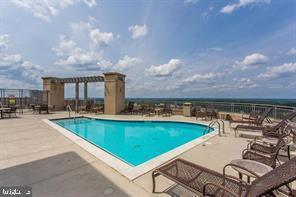 THE LOFTS AT PARK CREST - Residential Lease