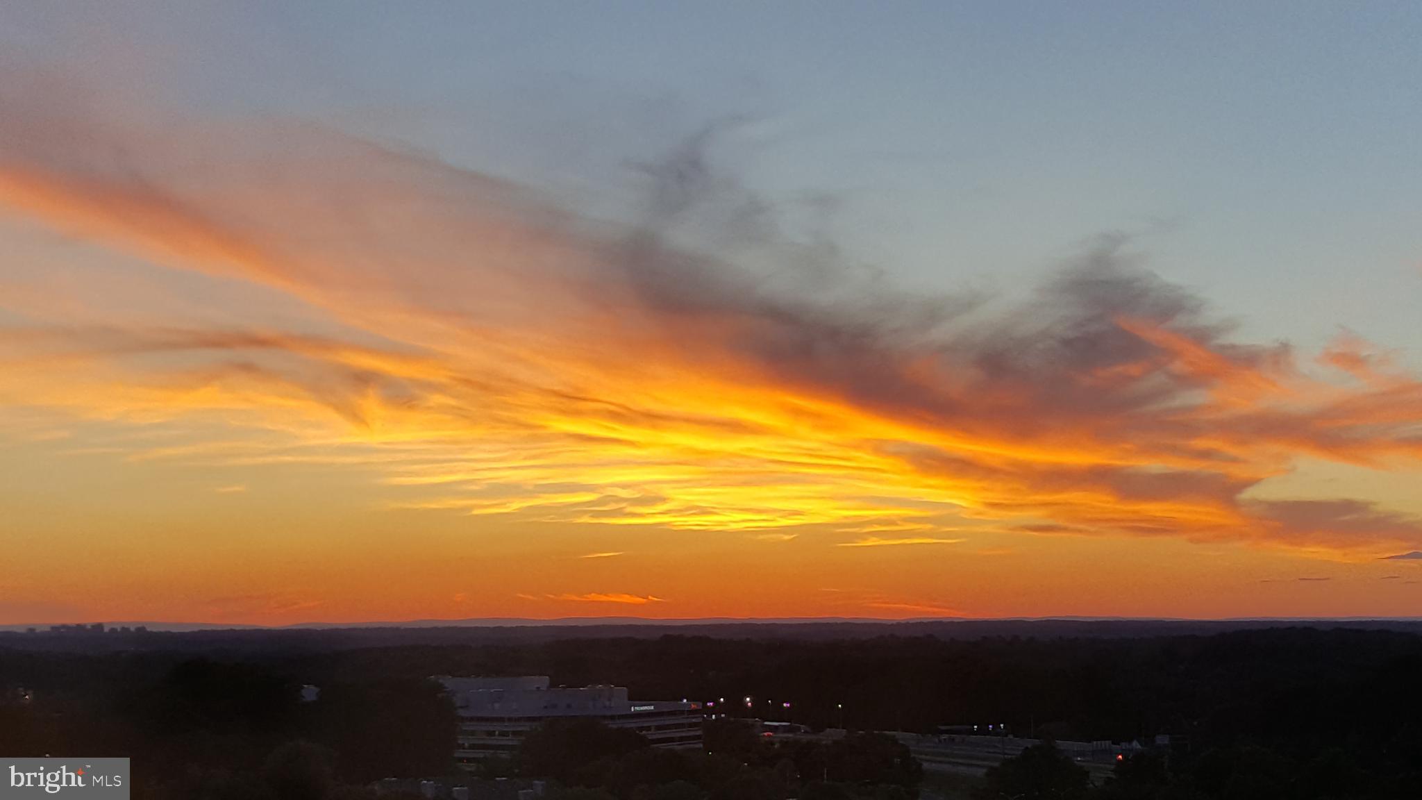 THE LOFTS AT PARK CREST - Residential Lease