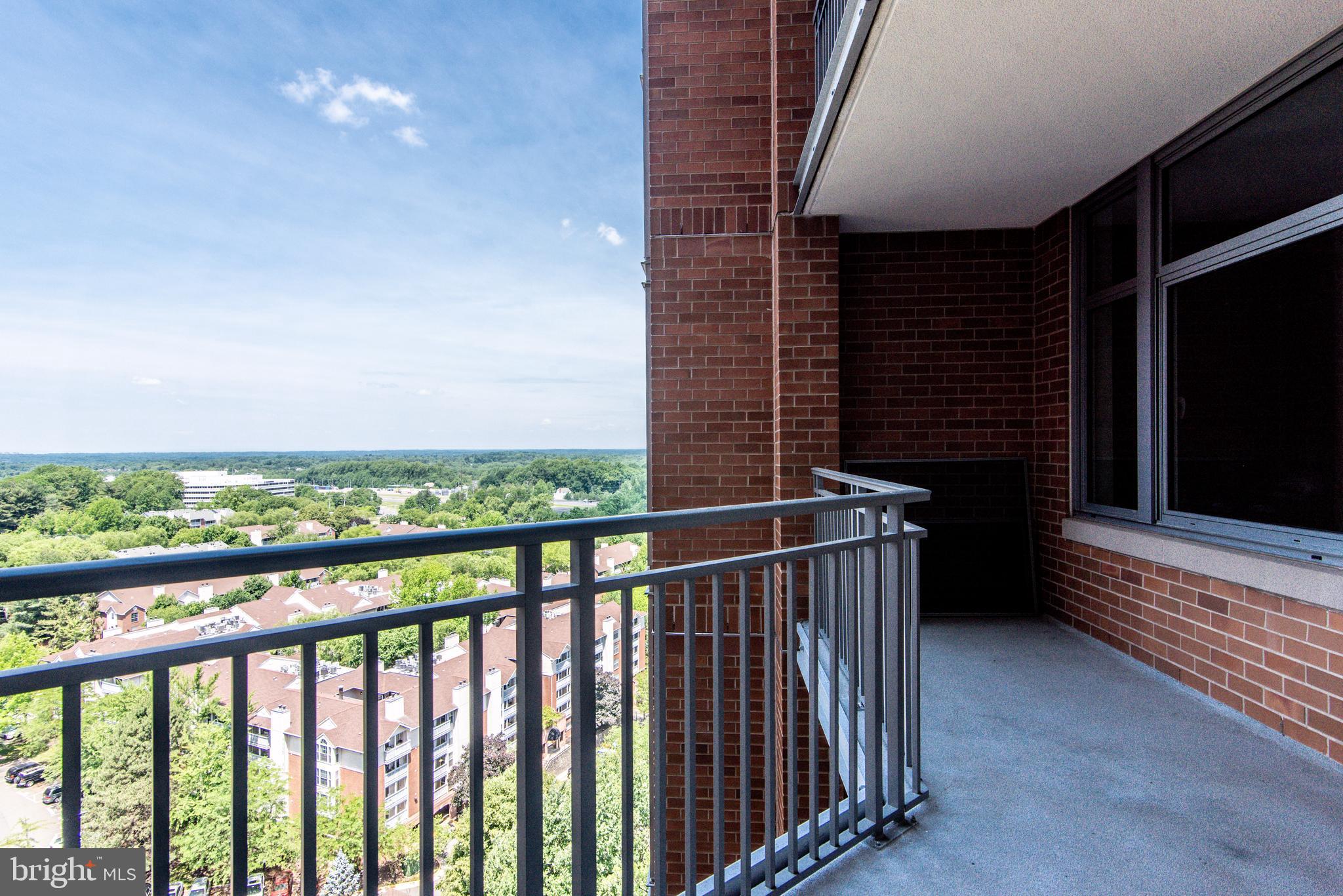 THE LOFTS AT PARK CREST - Residential Lease