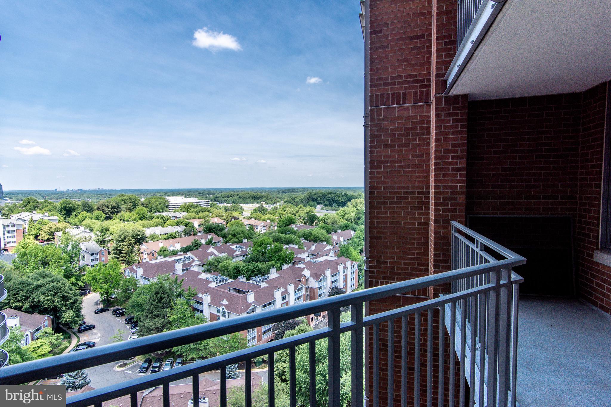 THE LOFTS AT PARK CREST - Residential Lease