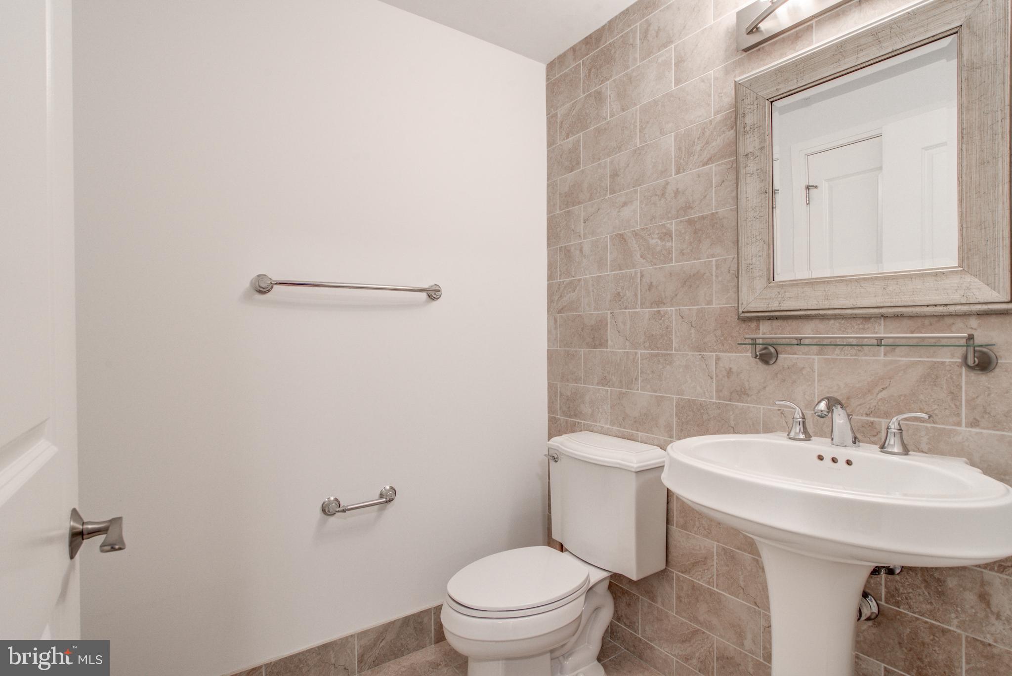 THE LOFTS AT PARK CREST - Residential Lease