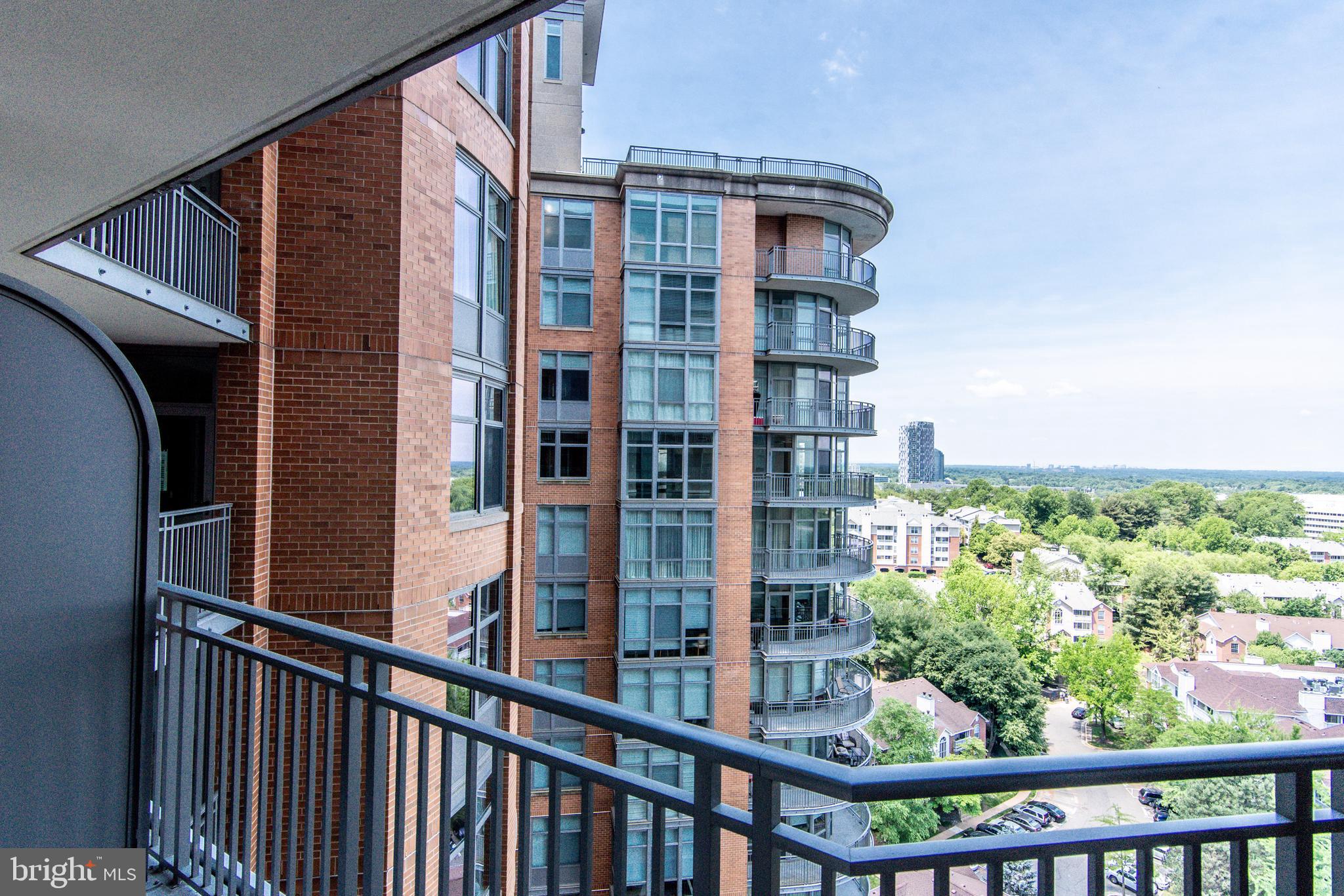 THE LOFTS AT PARK CREST - Residential Lease