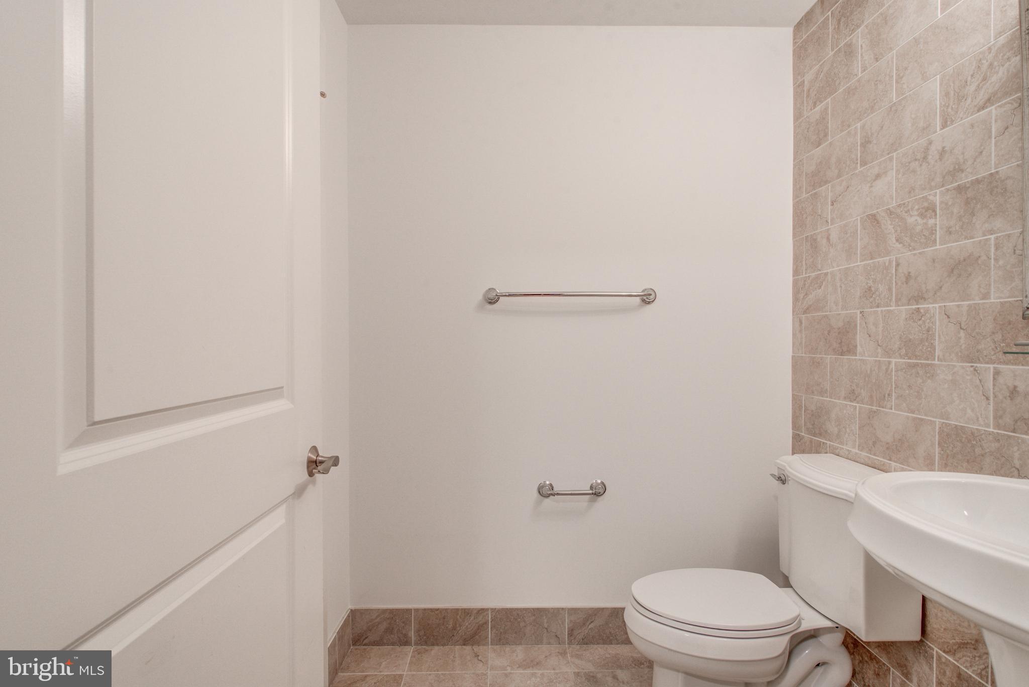 THE LOFTS AT PARK CREST - Residential Lease