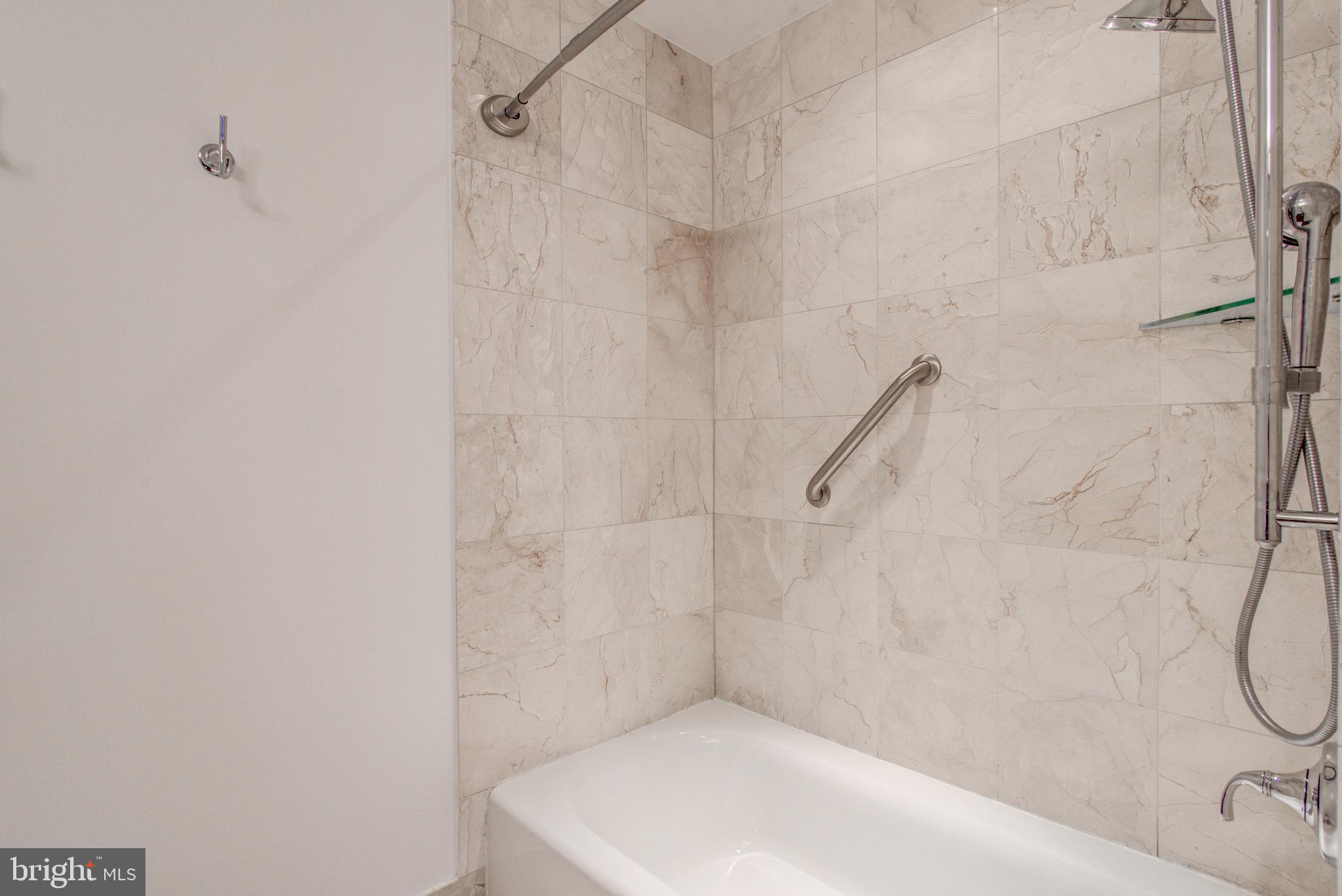 THE LOFTS AT PARK CREST - Residential Lease