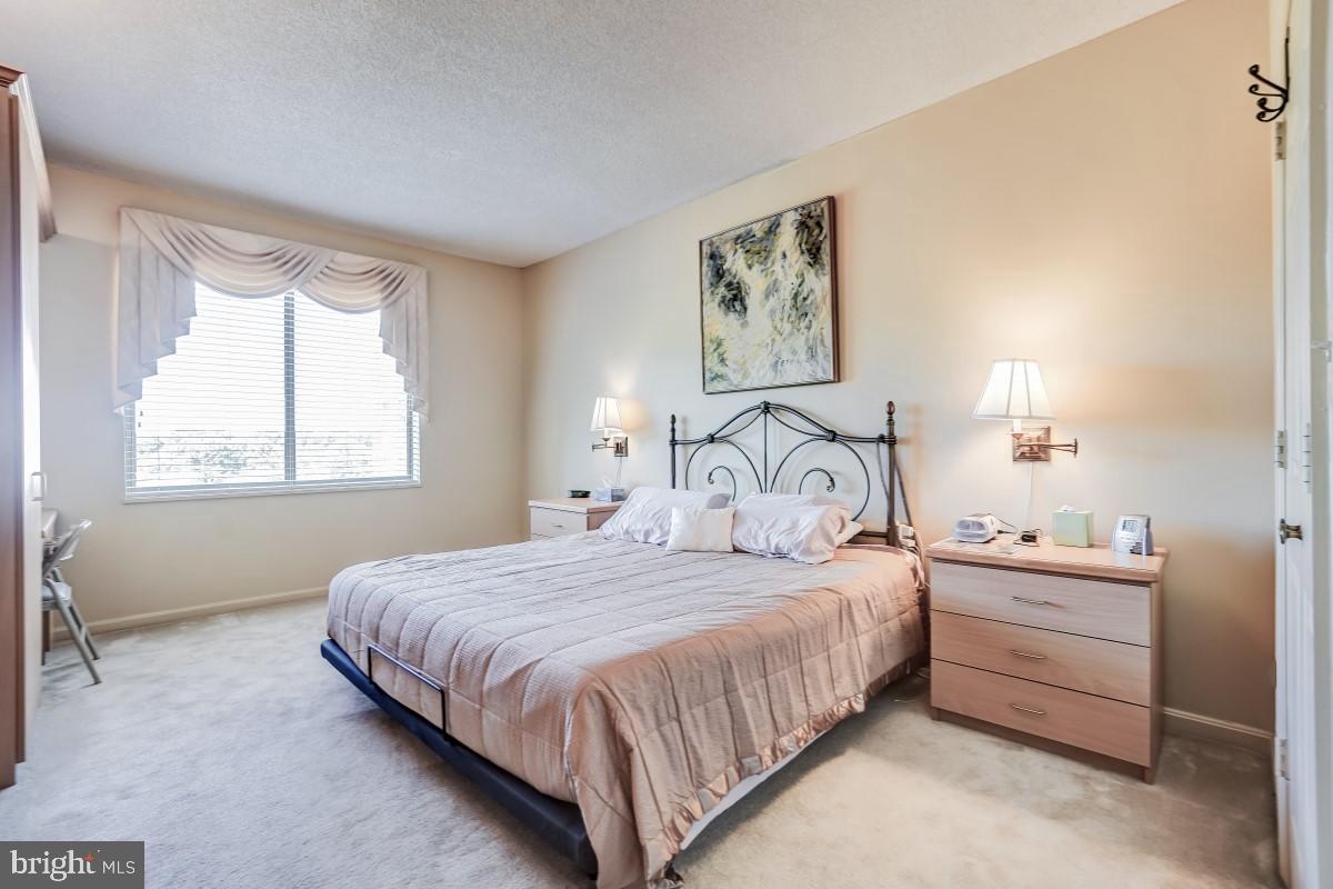 LEISURE WORLD - Residential