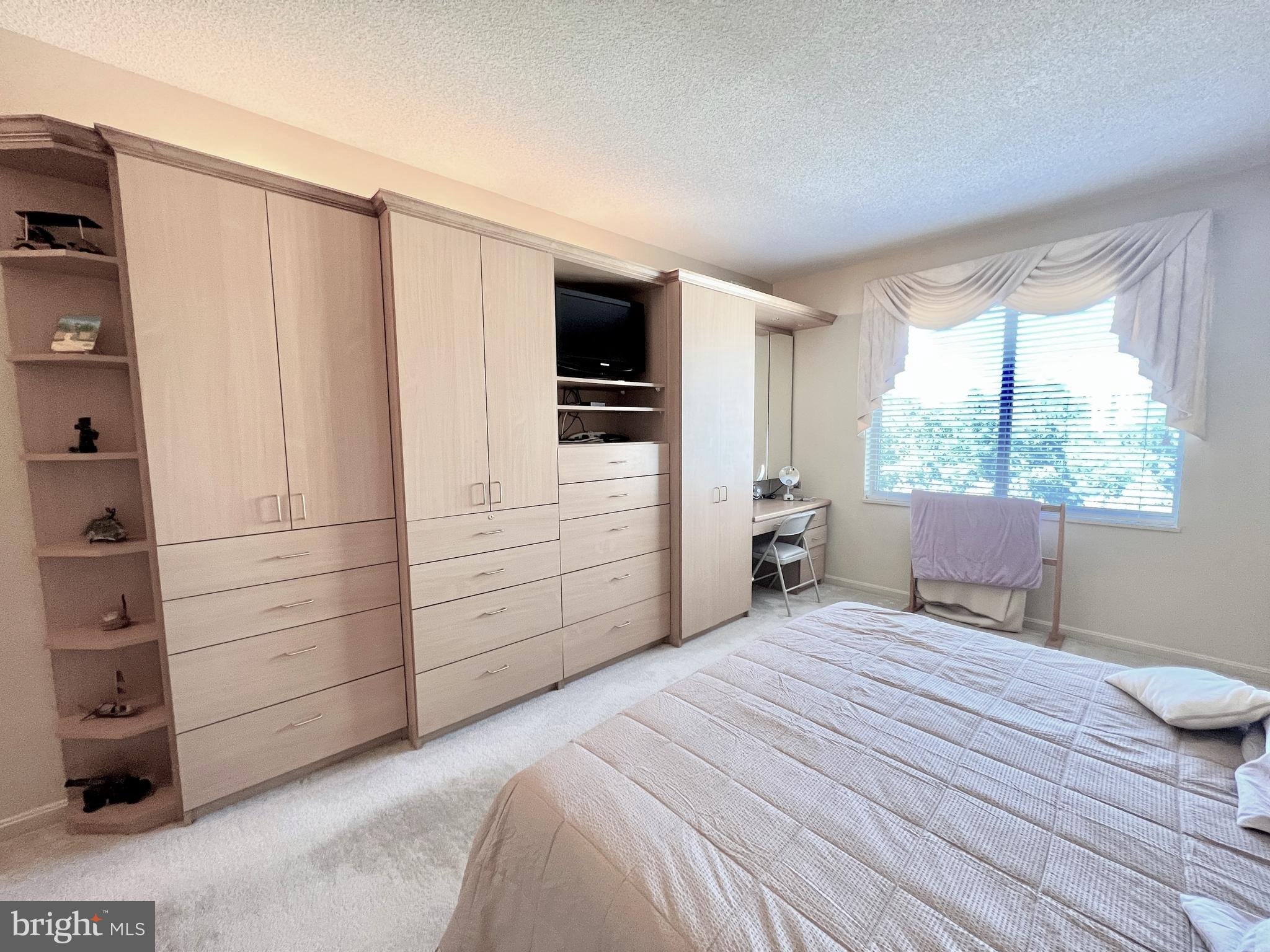 LEISURE WORLD - Residential