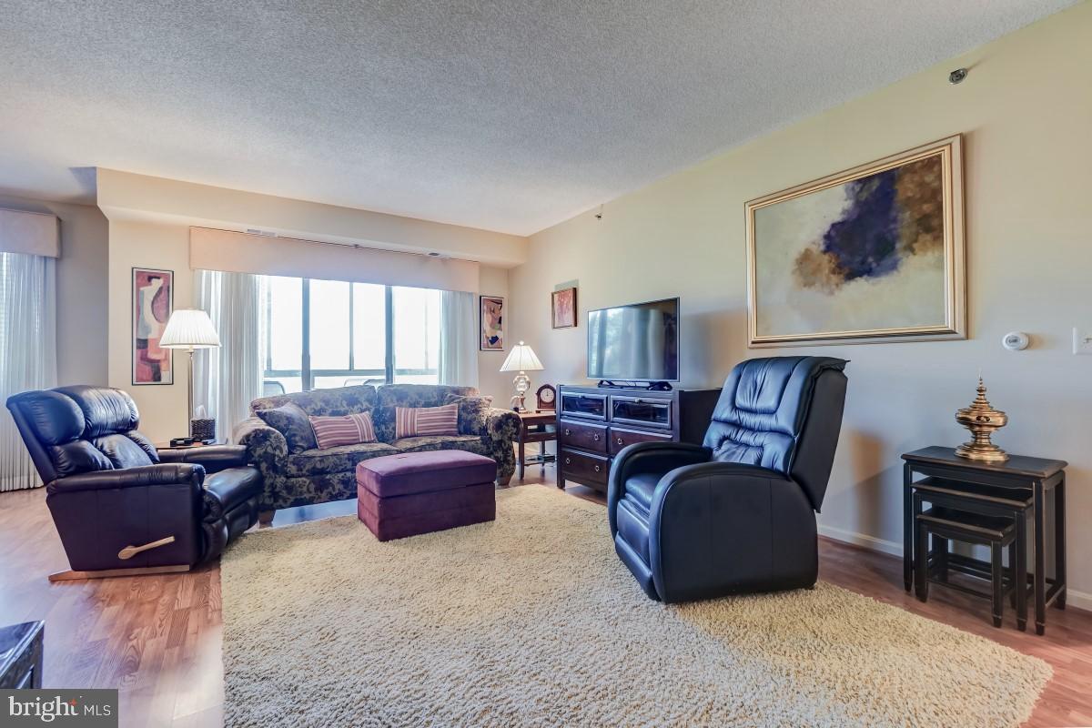 LEISURE WORLD - Residential