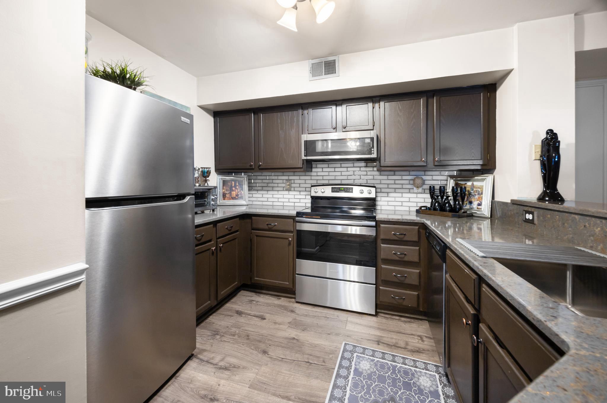 ANNAPOLIS OVERLOOK - Residential