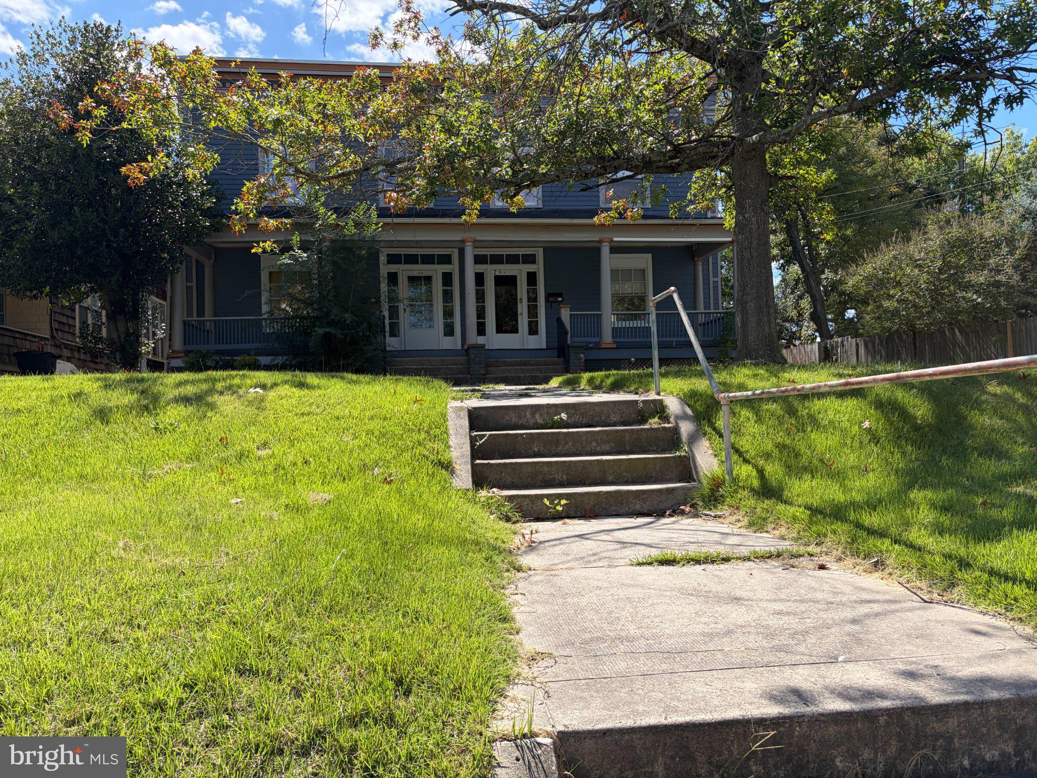 206-208 E ISABELLA STREET