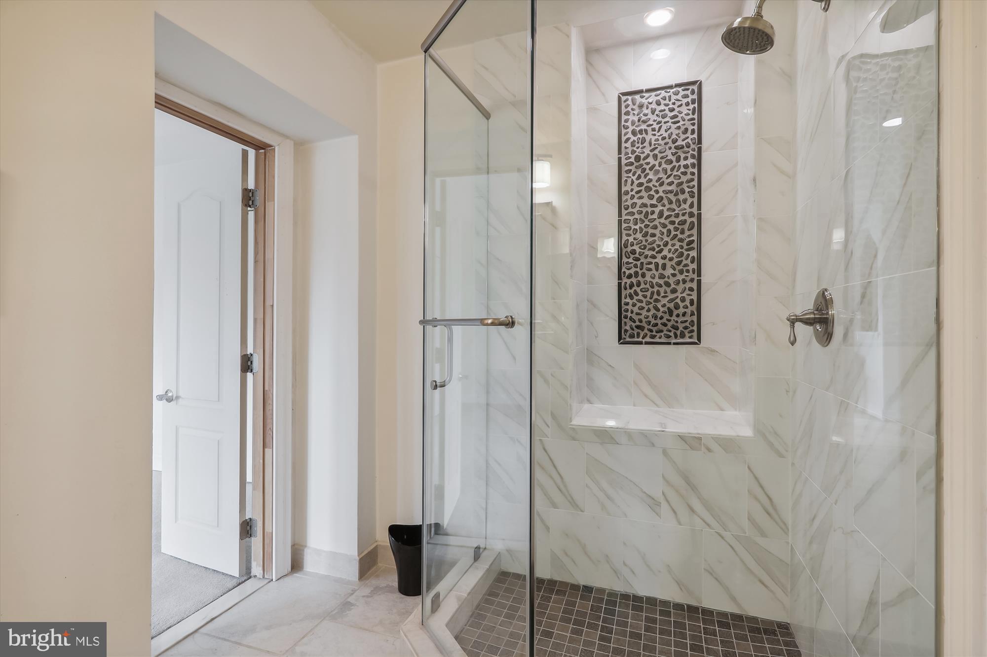 LAYTONSVILLE OUTSIDE - Residential