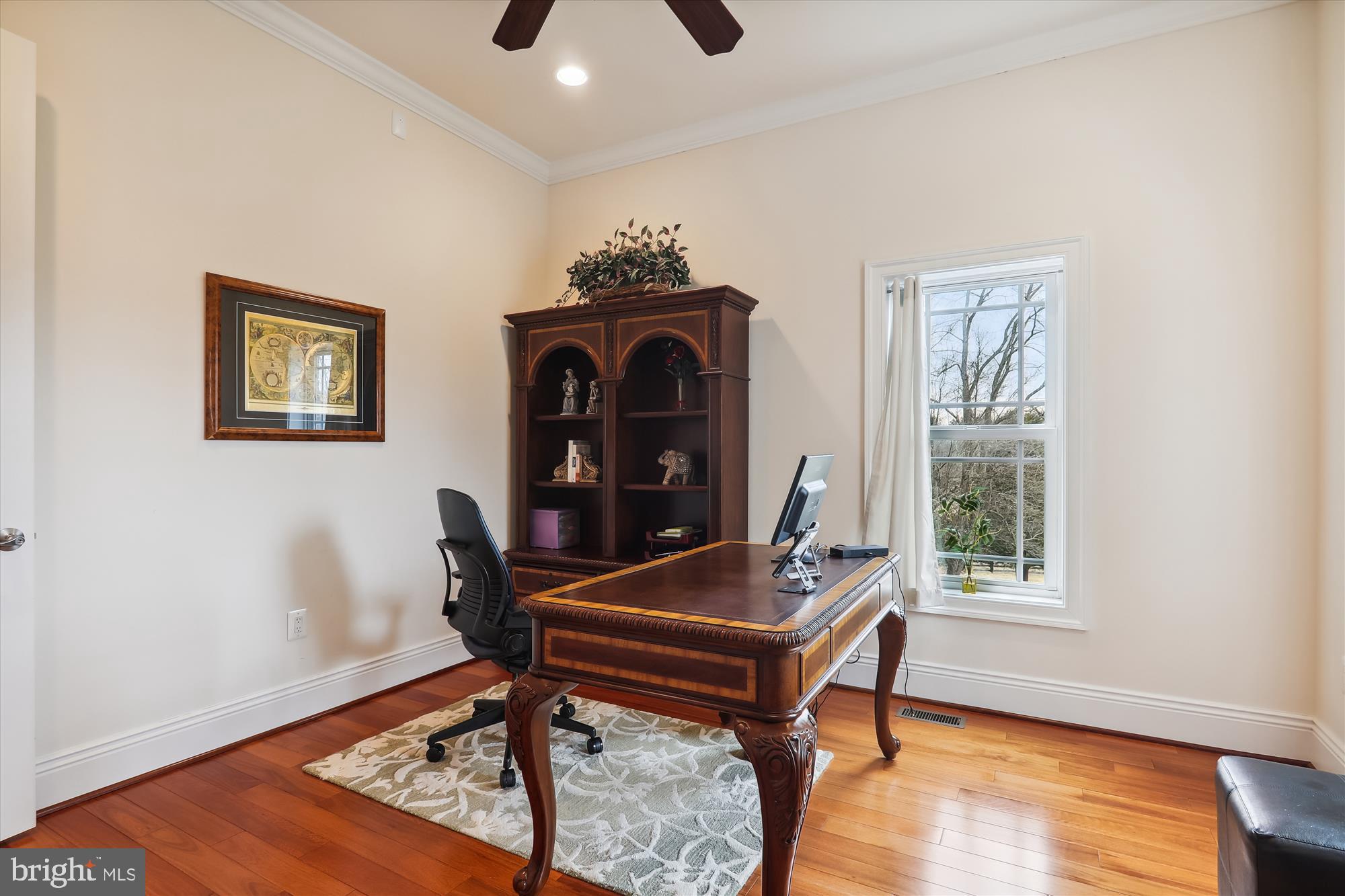 LAYTONSVILLE OUTSIDE - Residential