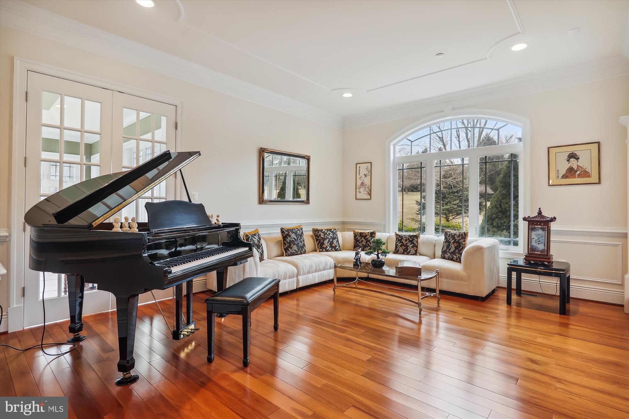 LAYTONSVILLE OUTSIDE - Residential