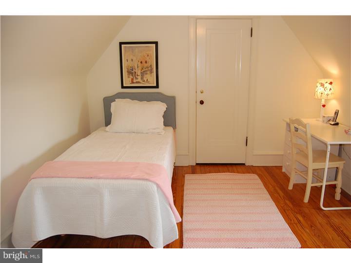 CHESTNUT HILL - Residential