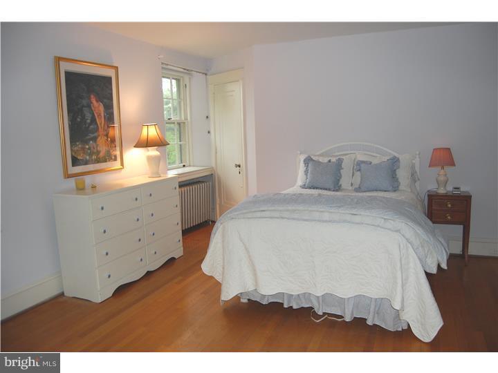 CHESTNUT HILL - Residential