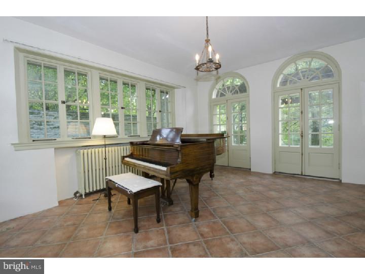 CHESTNUT HILL - Residential