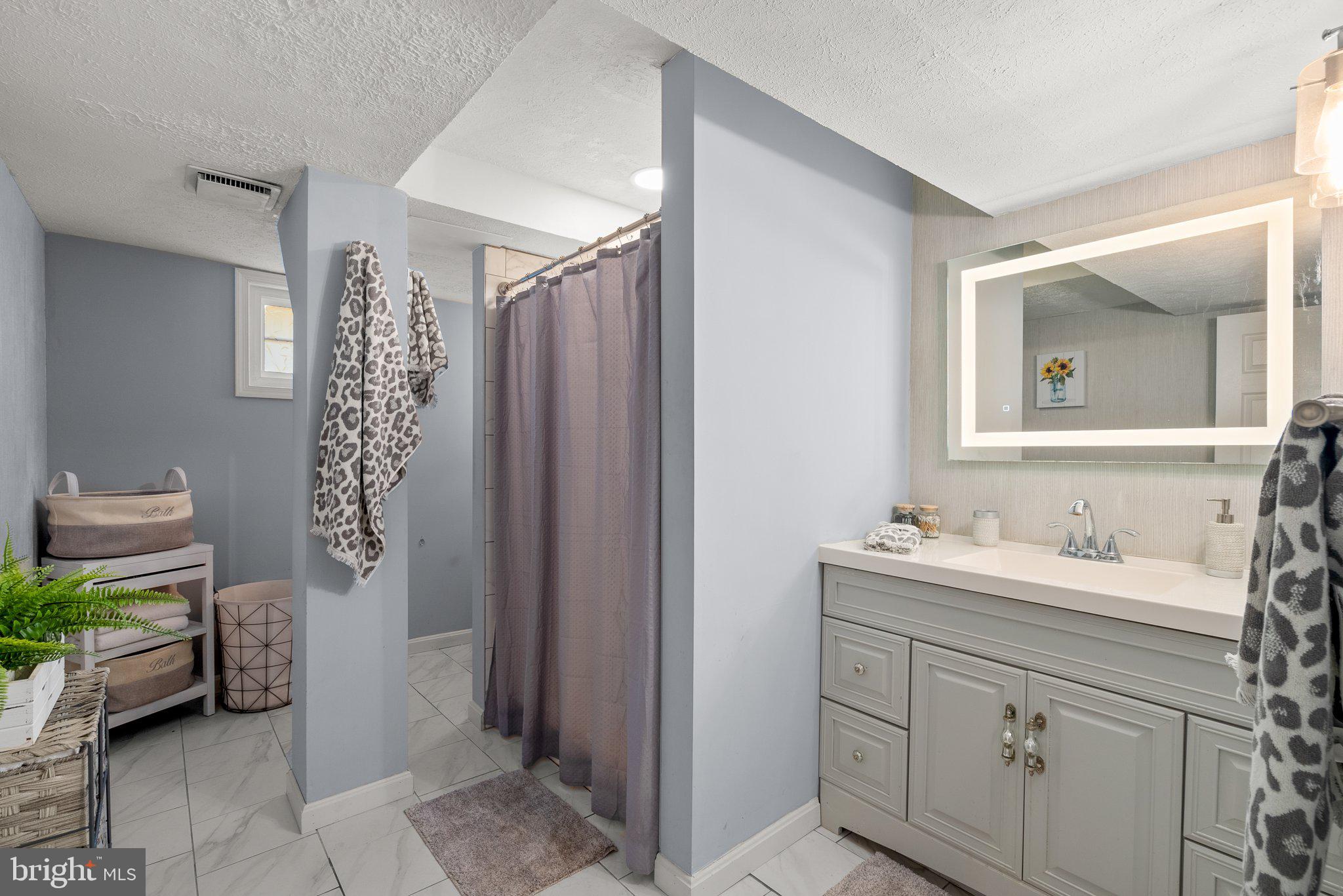 THE OAKS - Residential