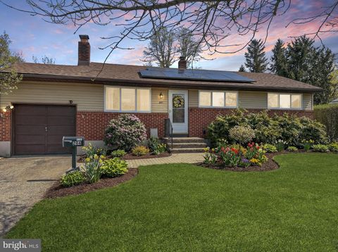 Homes For Sale - 204 S Garden Boulevard<br/> BEVERLY, NJ 08010