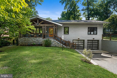 Photo of 6417 Lyric Lane, FALLS CHURCH, VA 22044 (MLS # VAFX2338326)