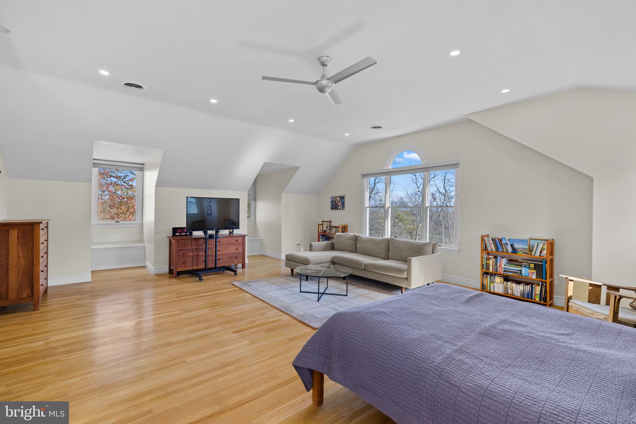 WHITE GATE - Residential