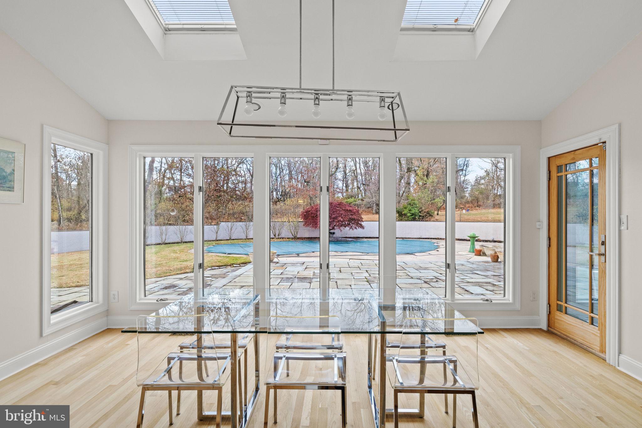 WHITE GATE - Residential