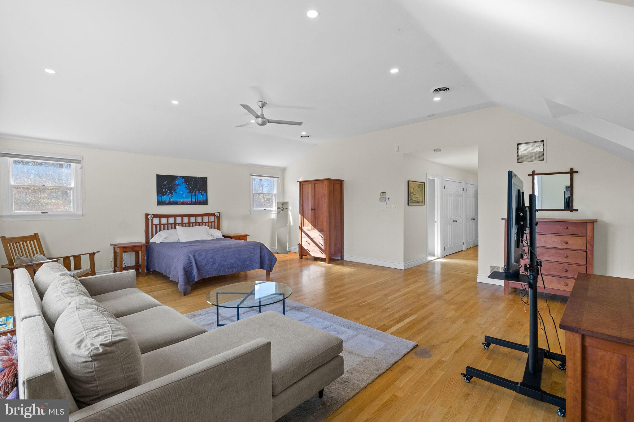 WHITE GATE - Residential