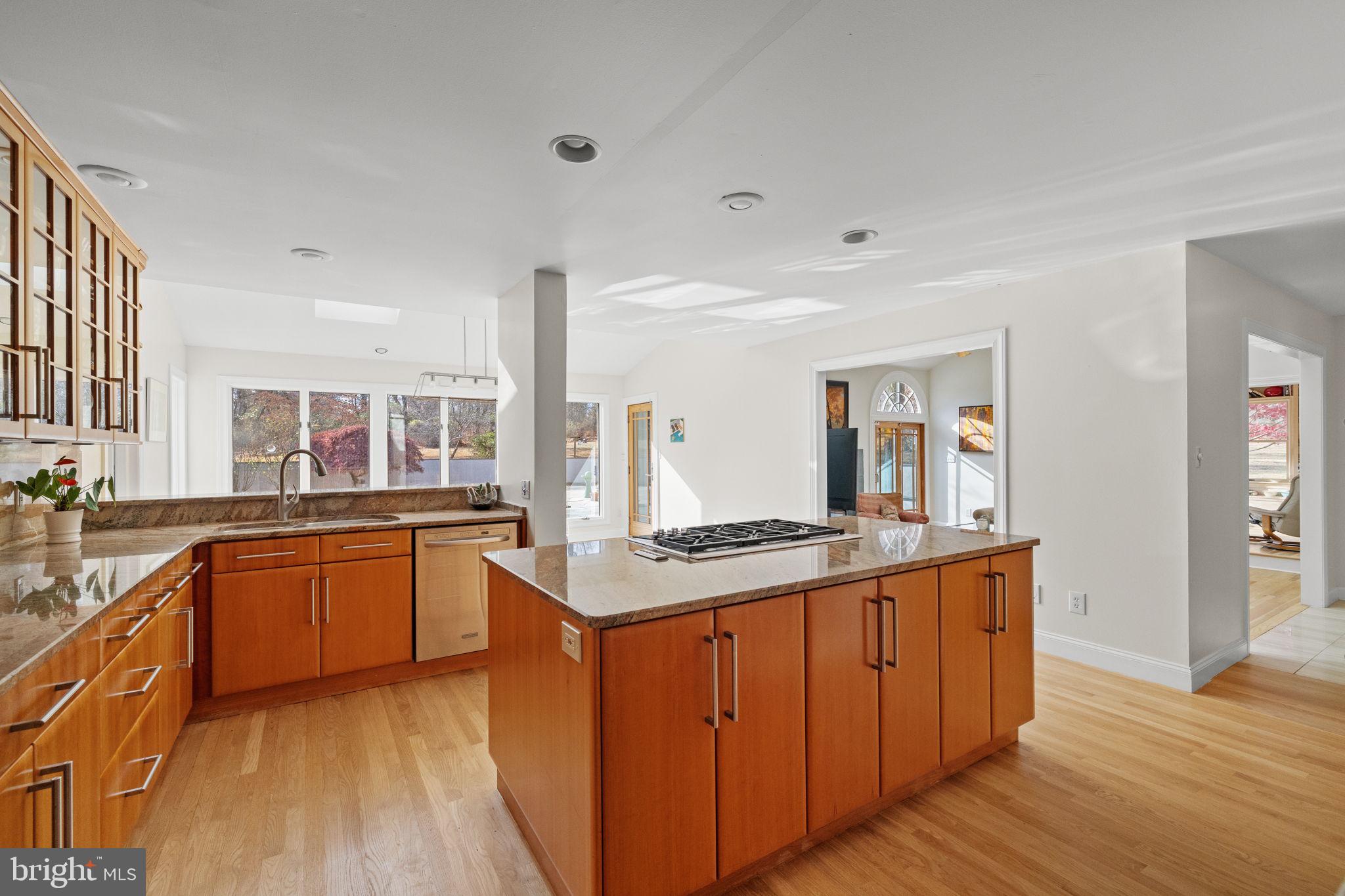 WHITE GATE - Residential