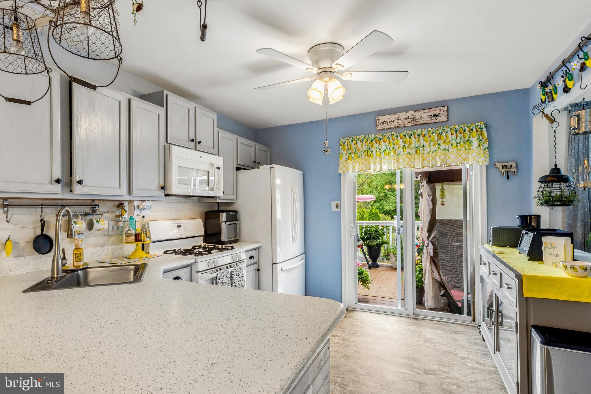 2 HETTON COURT